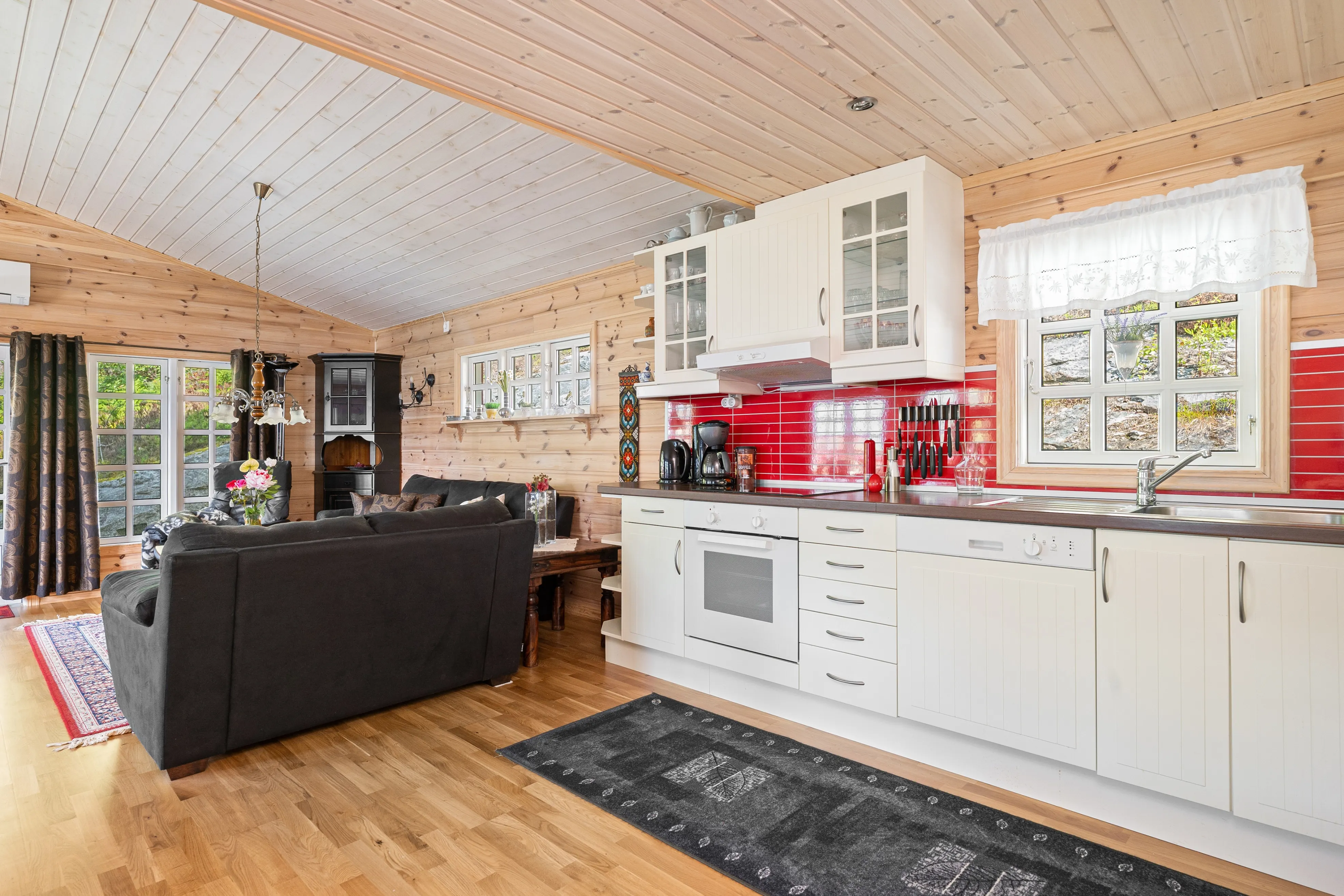 Casa norvegese del 2010 con ampia terrazza e vista panoramica a Eidsvåg - Visualizza immagine 9 di 31