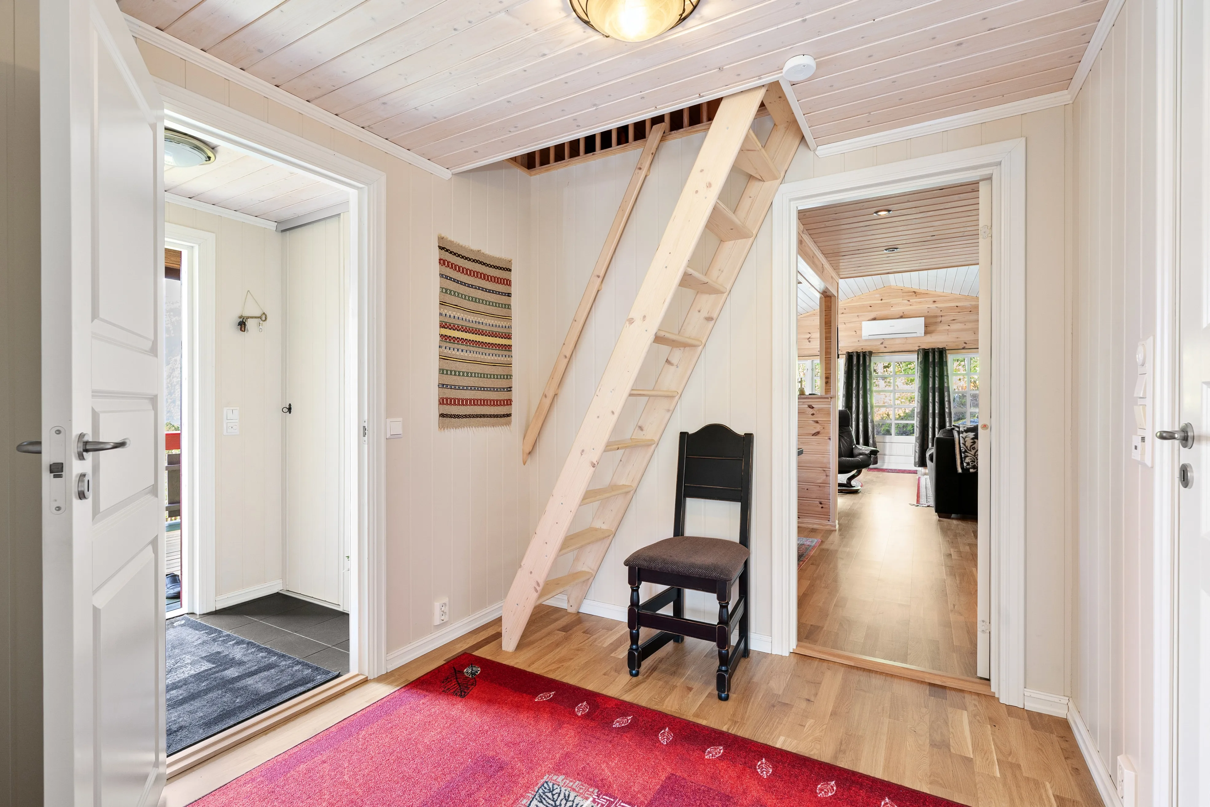 Casa norvegese del 2010 con ampia terrazza e vista panoramica a Eidsvåg - Visualizza immagine 17 di 31
