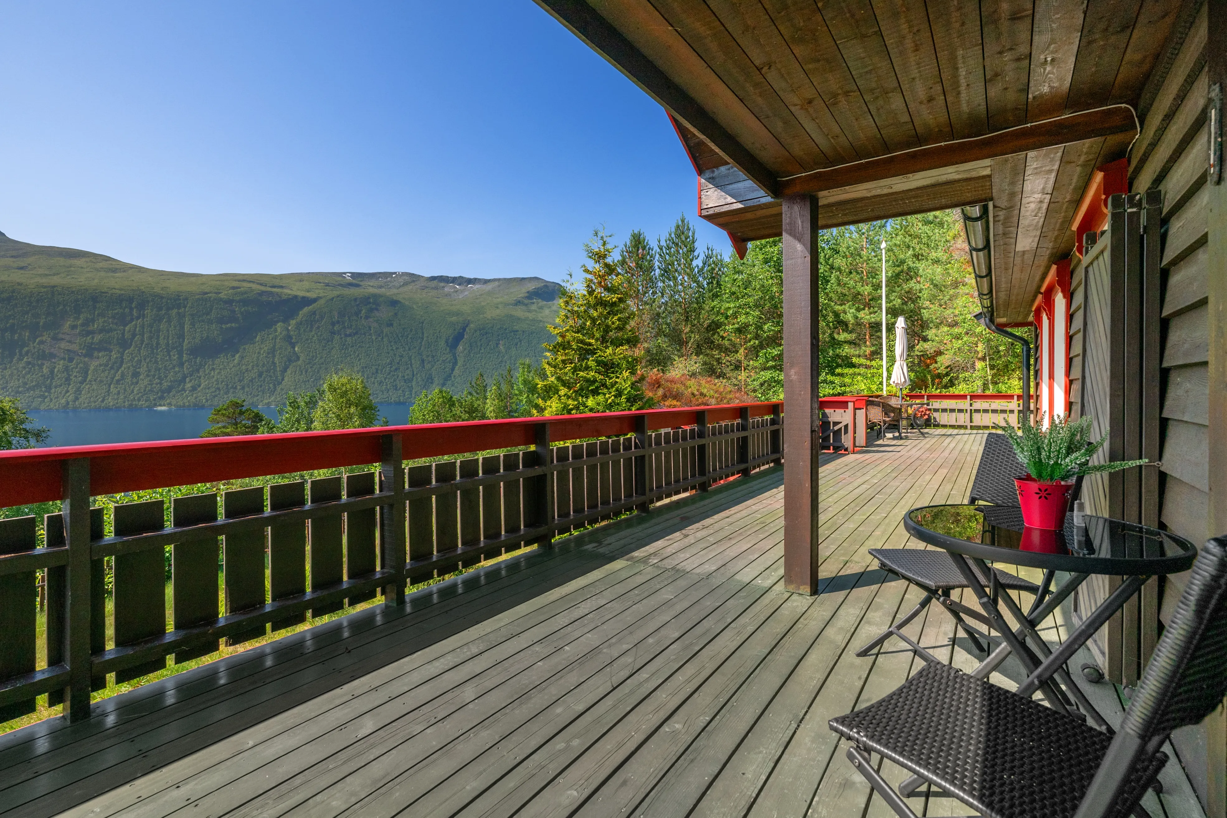 Casa norvegese del 2010 con ampia terrazza e vista panoramica a Eidsvåg - Visualizza immagine 20 di 31