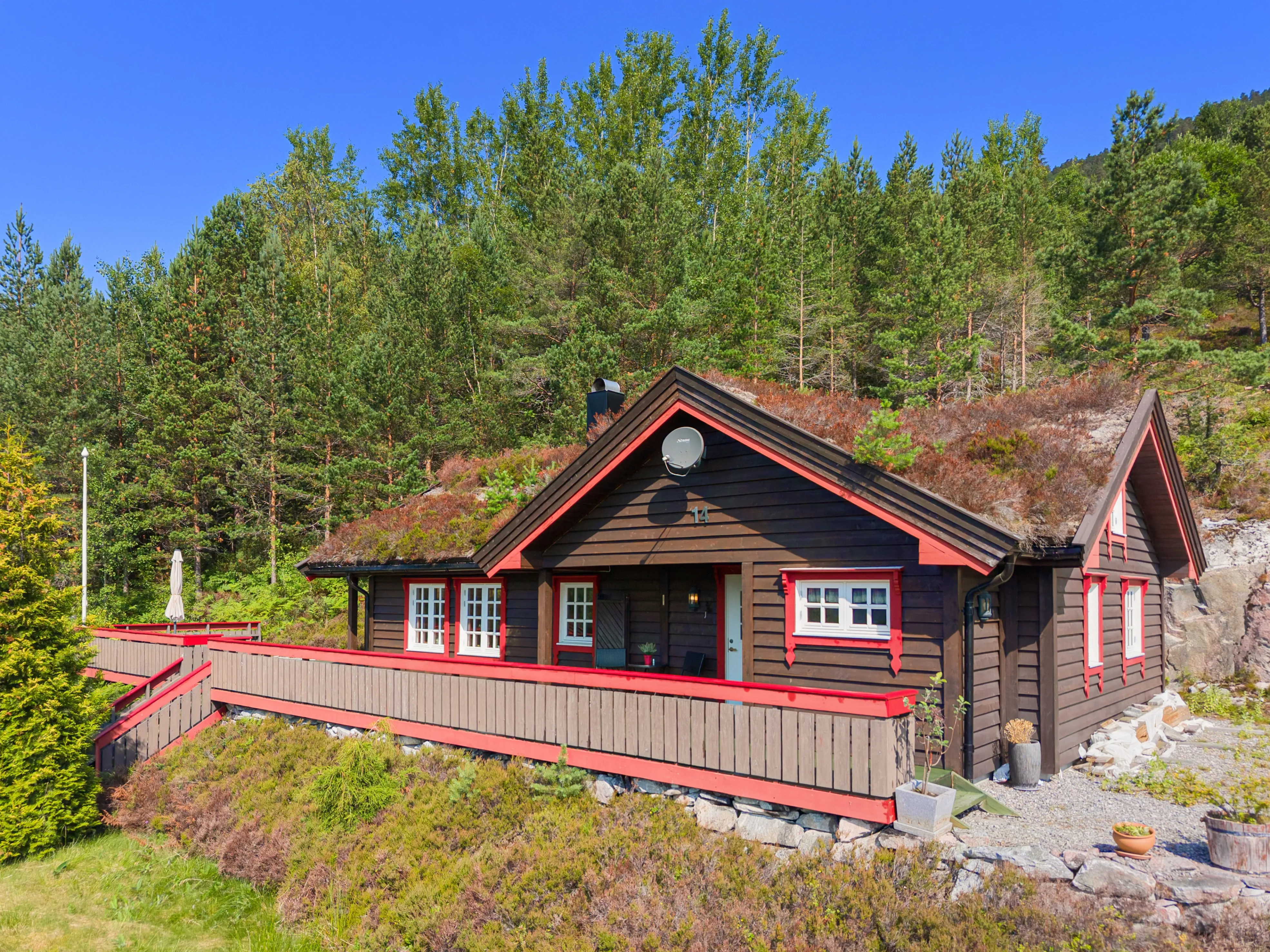 Casa norvegese del 2010 con ampia terrazza e vista panoramica a Eidsvåg - Visualizza immagine 23 di 31