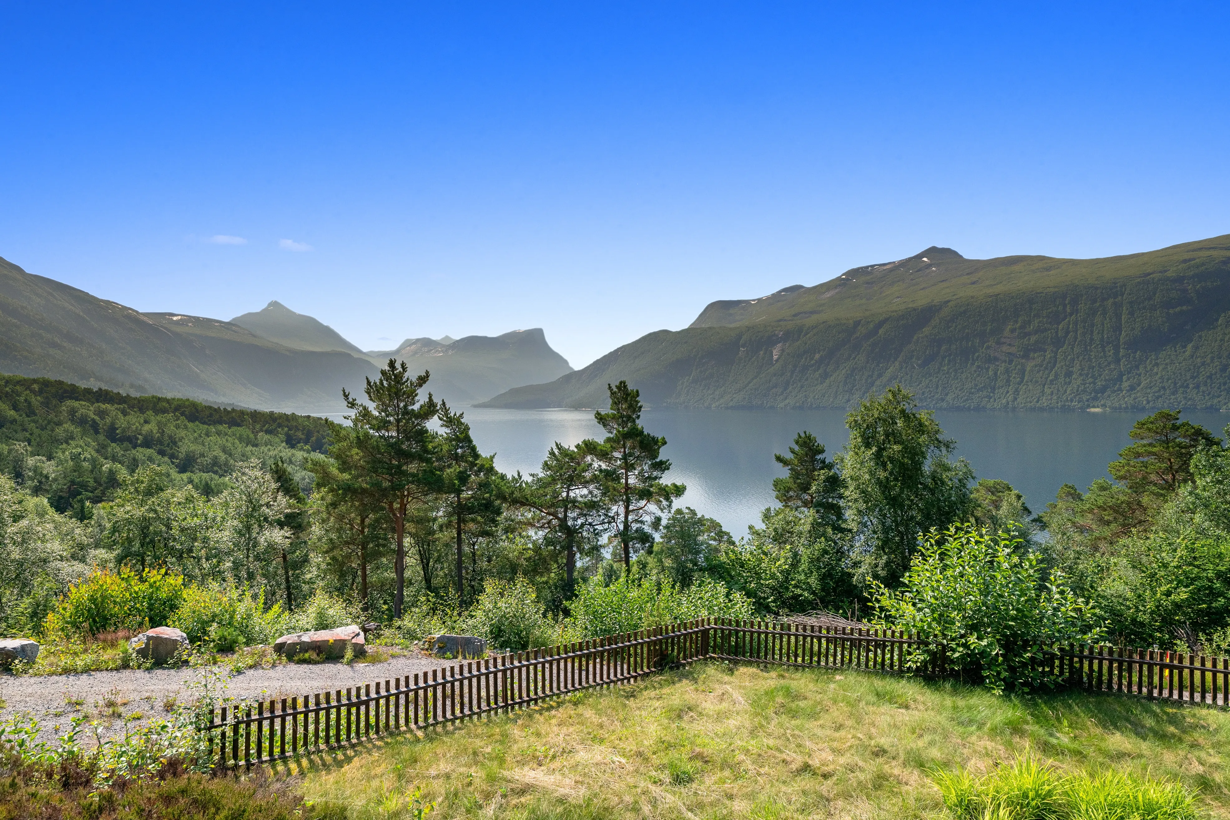 Casa norvegese del 2010 con ampia terrazza e vista panoramica a Eidsvåg - Visualizza immagine 25 di 31