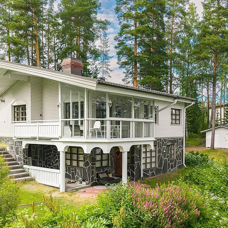 1990s Country House with Expansive Garden by Finnish Lakeside