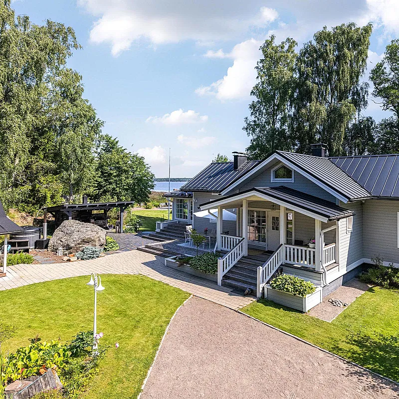 1920s Finnish House with Expansive Garden in Pori's Coastal Setting
