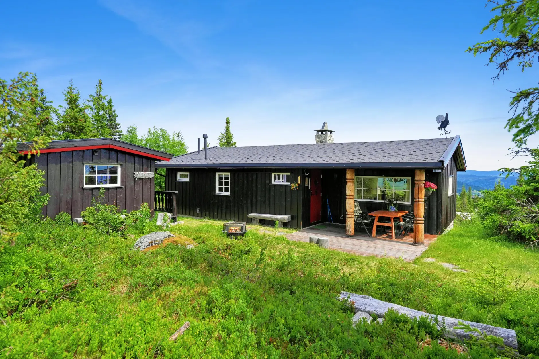 1960s Country House with Modern Comforts in Norway's Scenic Fjellstølen - Image 4