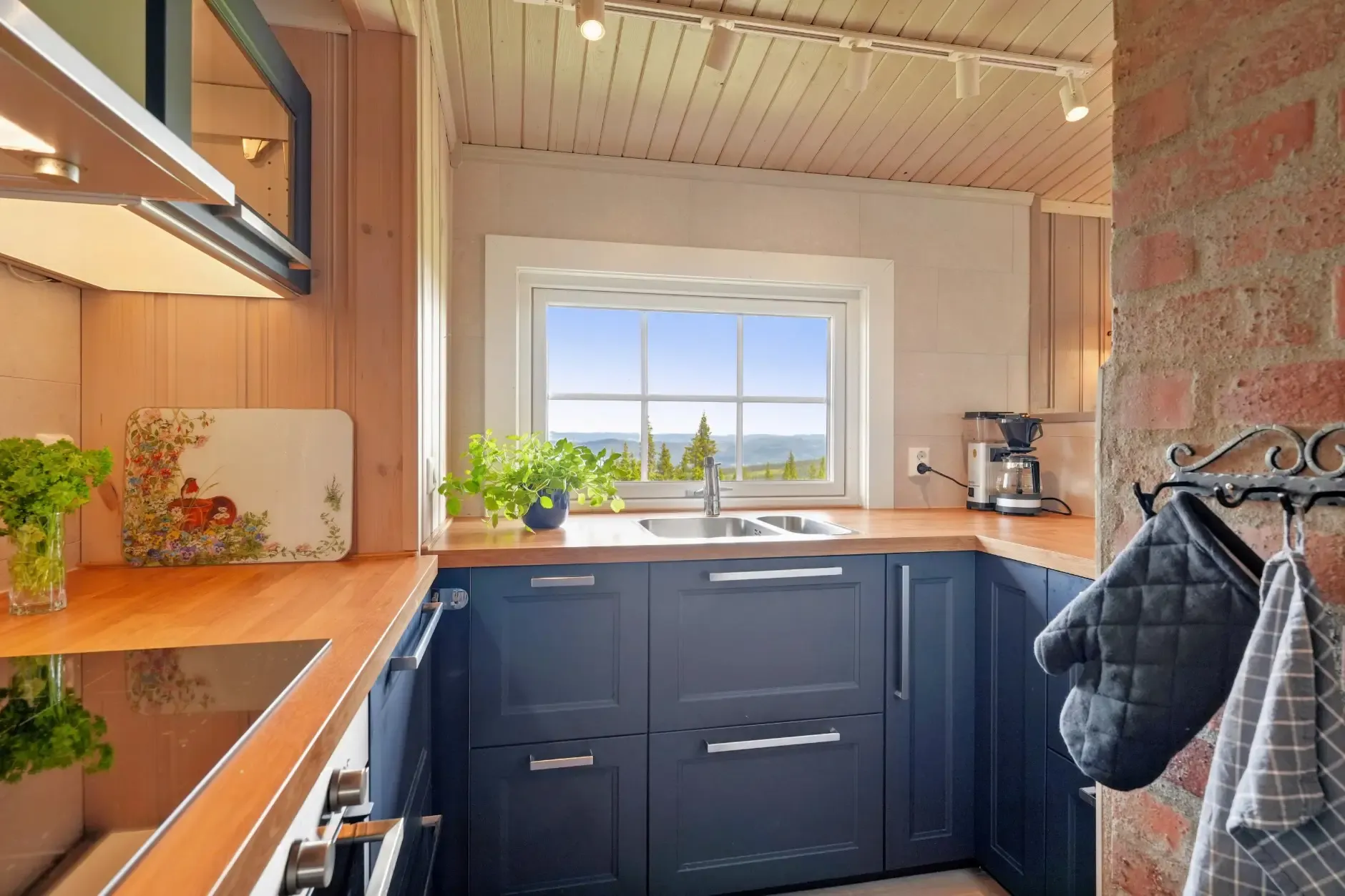 1960s Country House with Modern Comforts in Norway's Scenic Fjellstølen - View image 14 of 29
