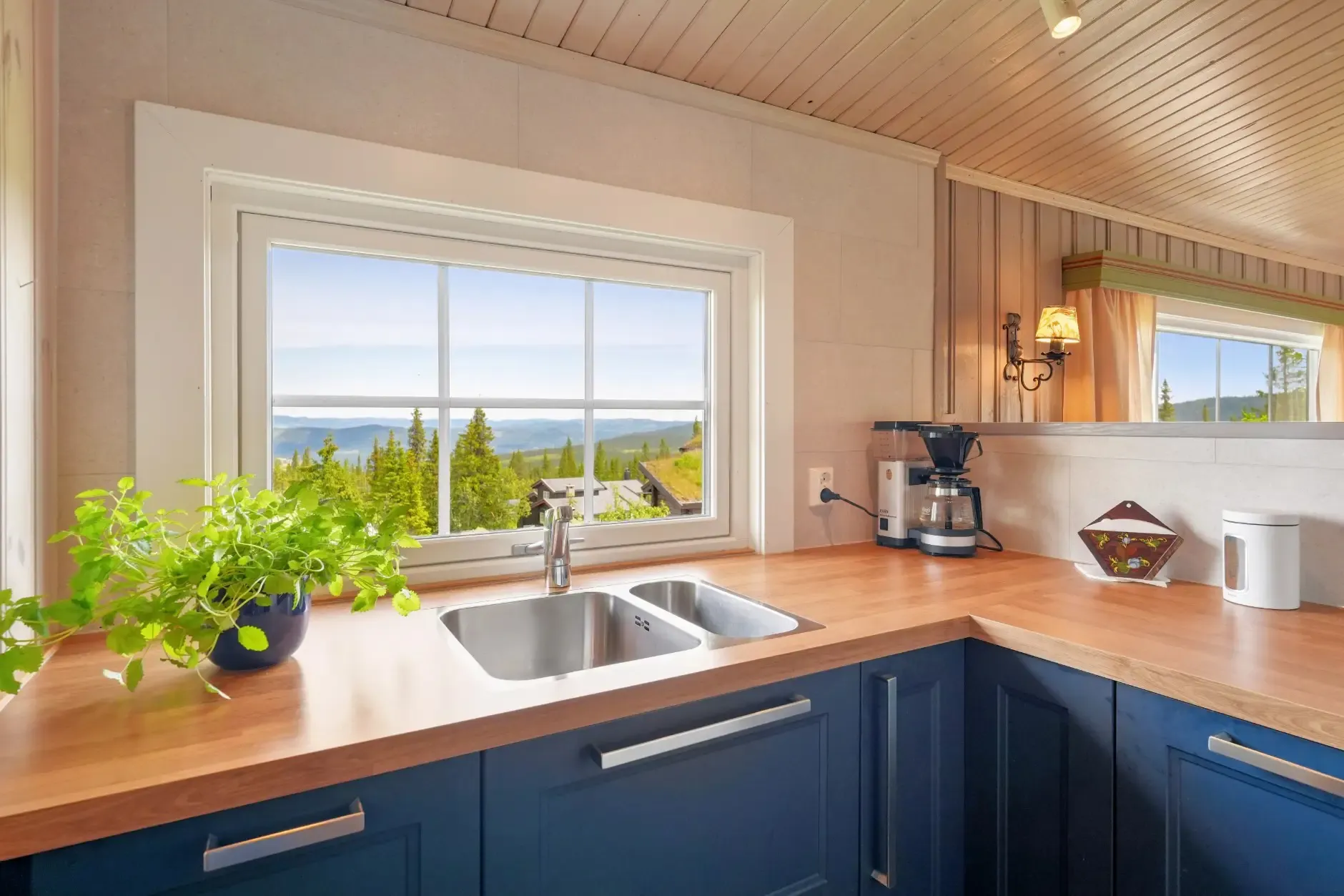 1960s Country House with Modern Comforts in Norway's Scenic Fjellstølen - View image 17 of 29