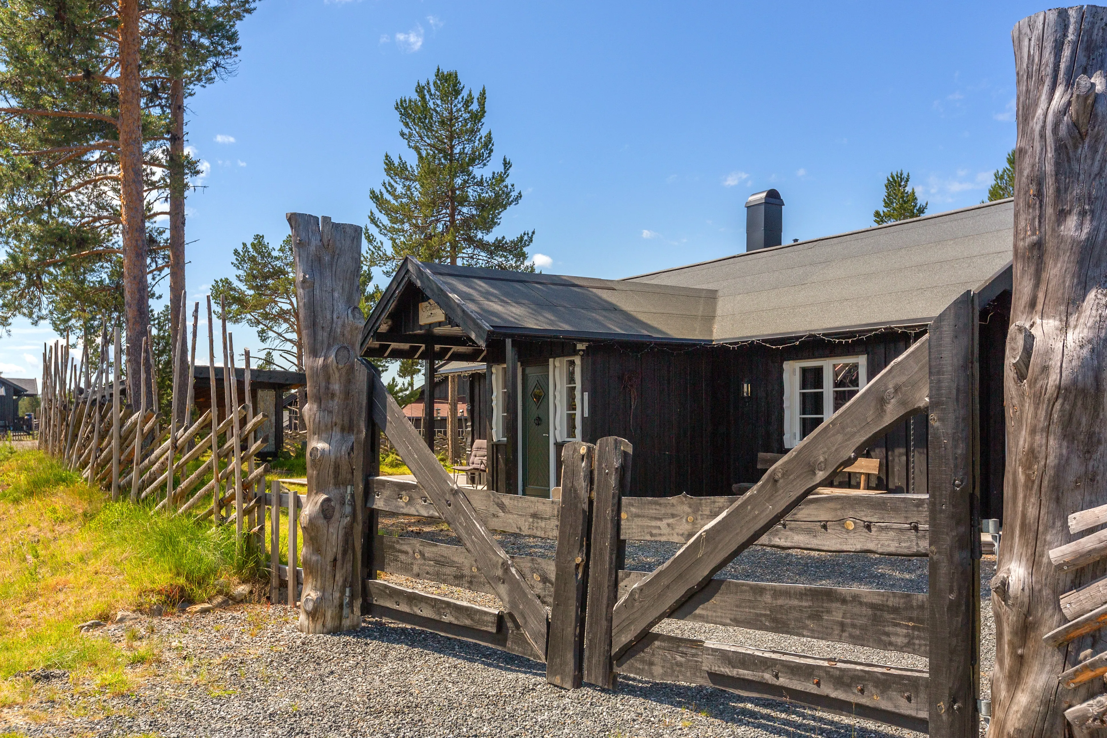 Contemporary 2-Bedroom Cabin with Expansive Terrace in Norway's Tisleidalen - Image 2