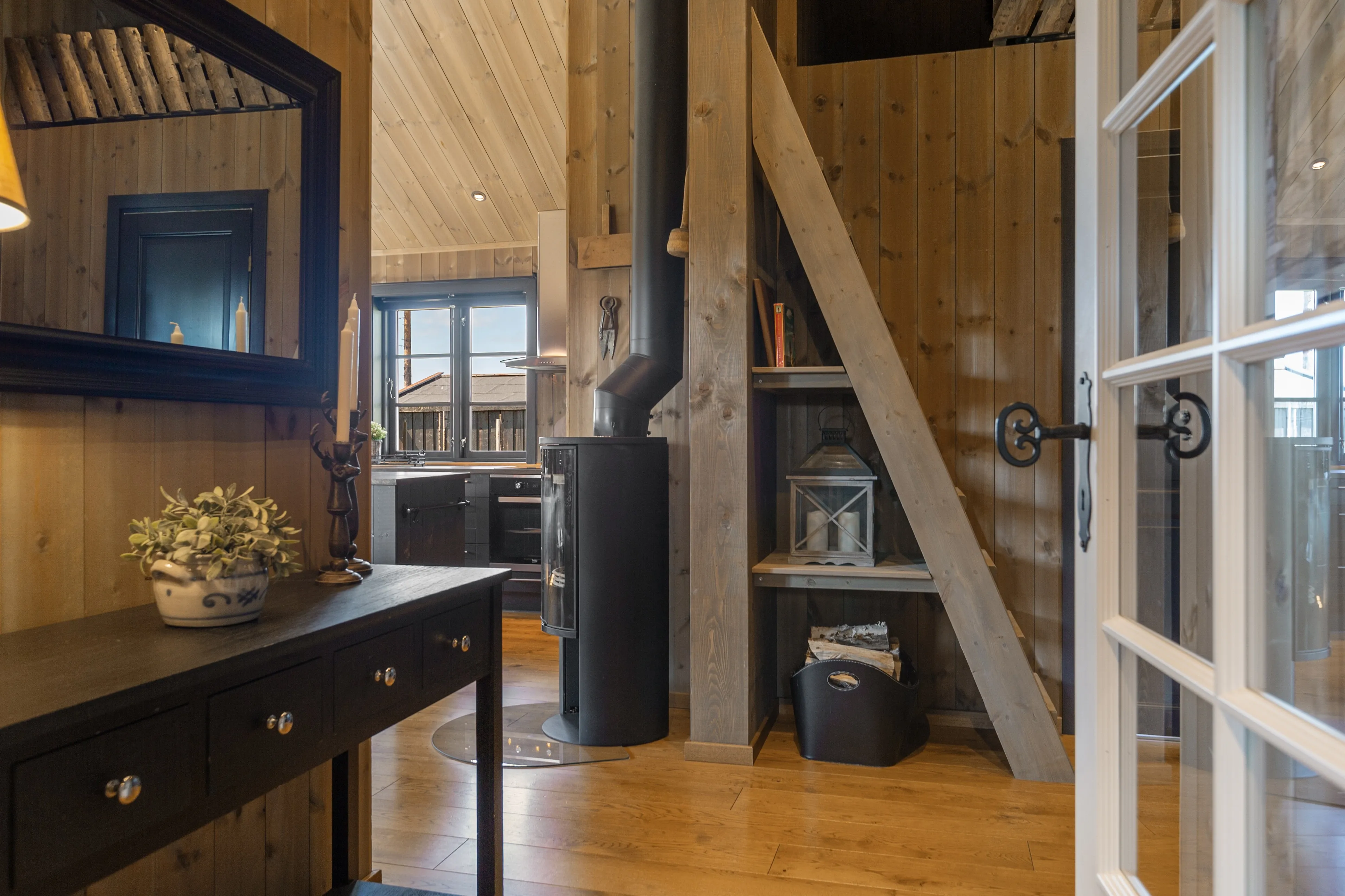 Contemporary 2-Bedroom Cabin with Expansive Terrace in Norway's Tisleidalen - View image 6 of 35