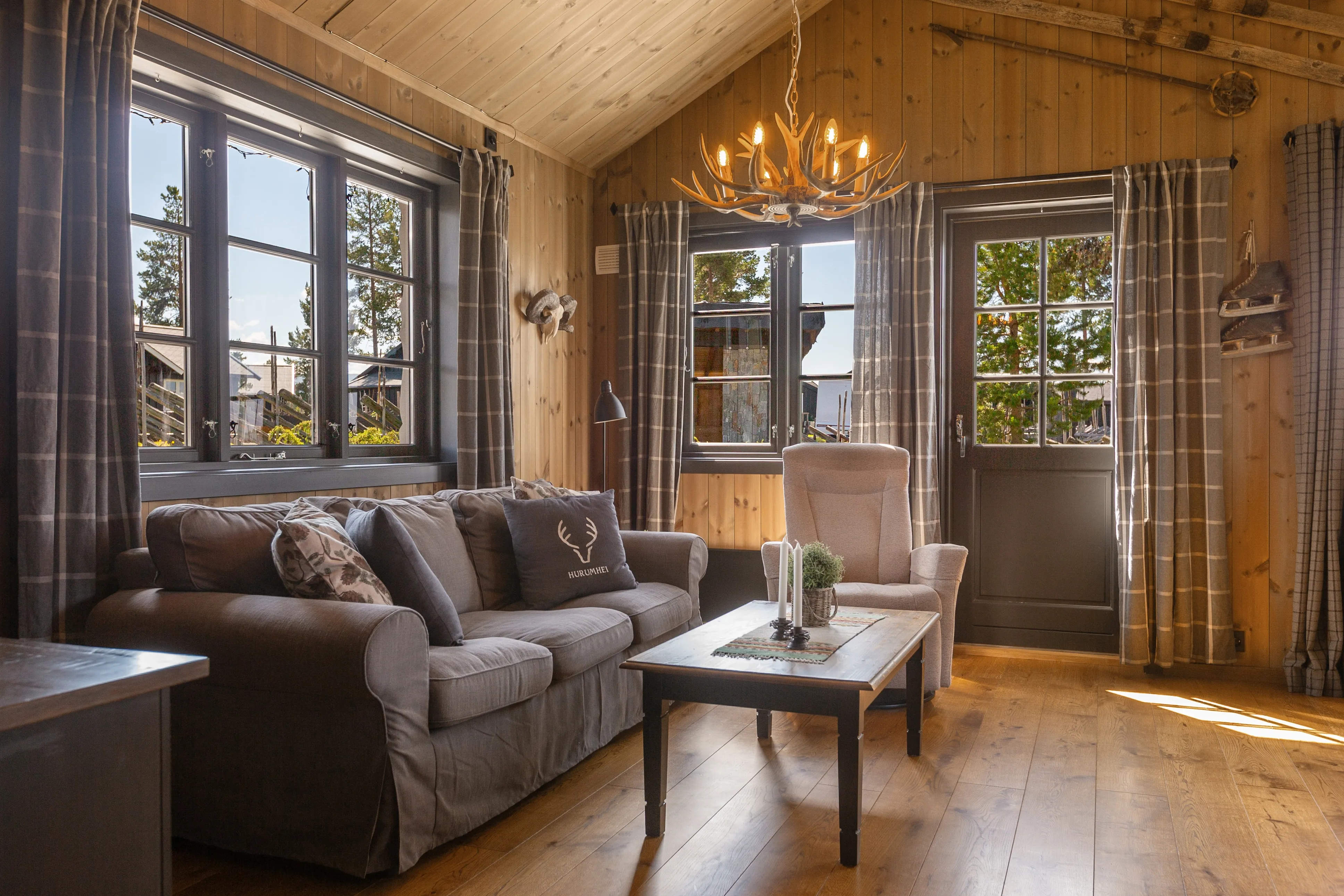 Contemporary 2-Bedroom Cabin with Expansive Terrace in Norway's Tisleidalen - View image 8 of 35
