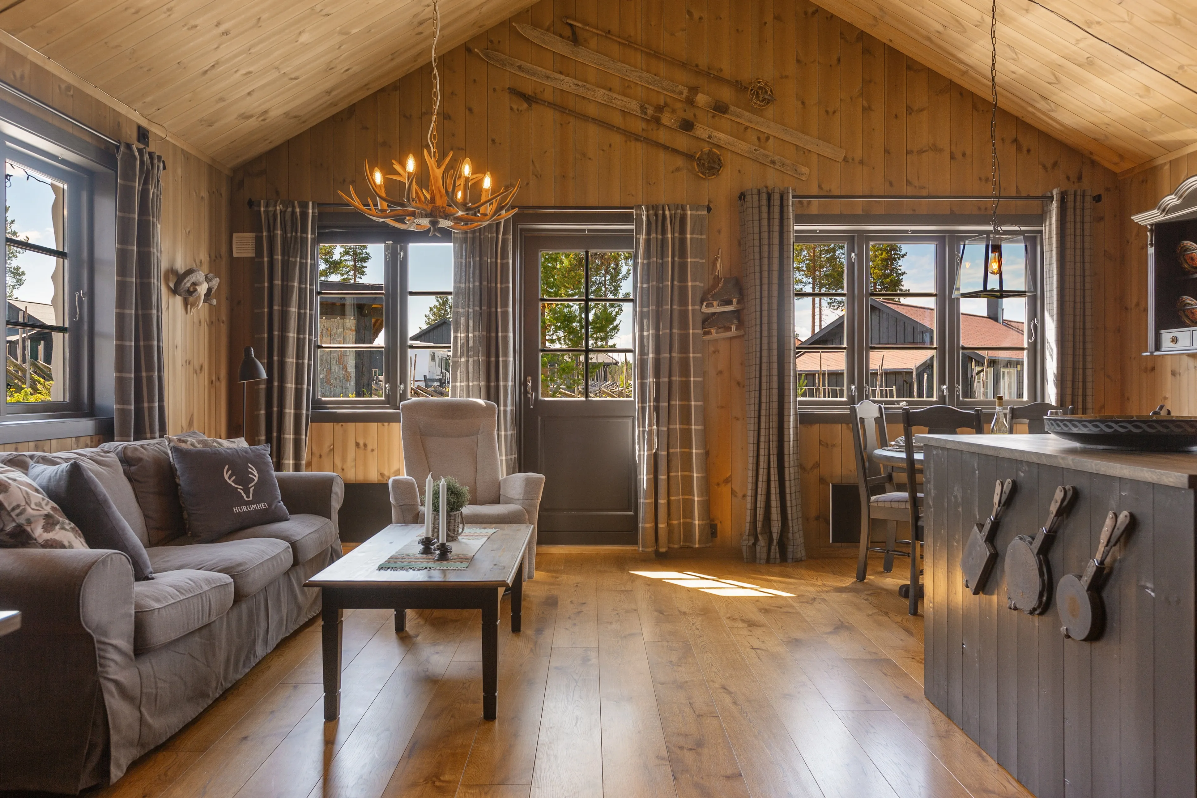 Contemporary 2-Bedroom Cabin with Expansive Terrace in Norway's Tisleidalen - View image 9 of 35