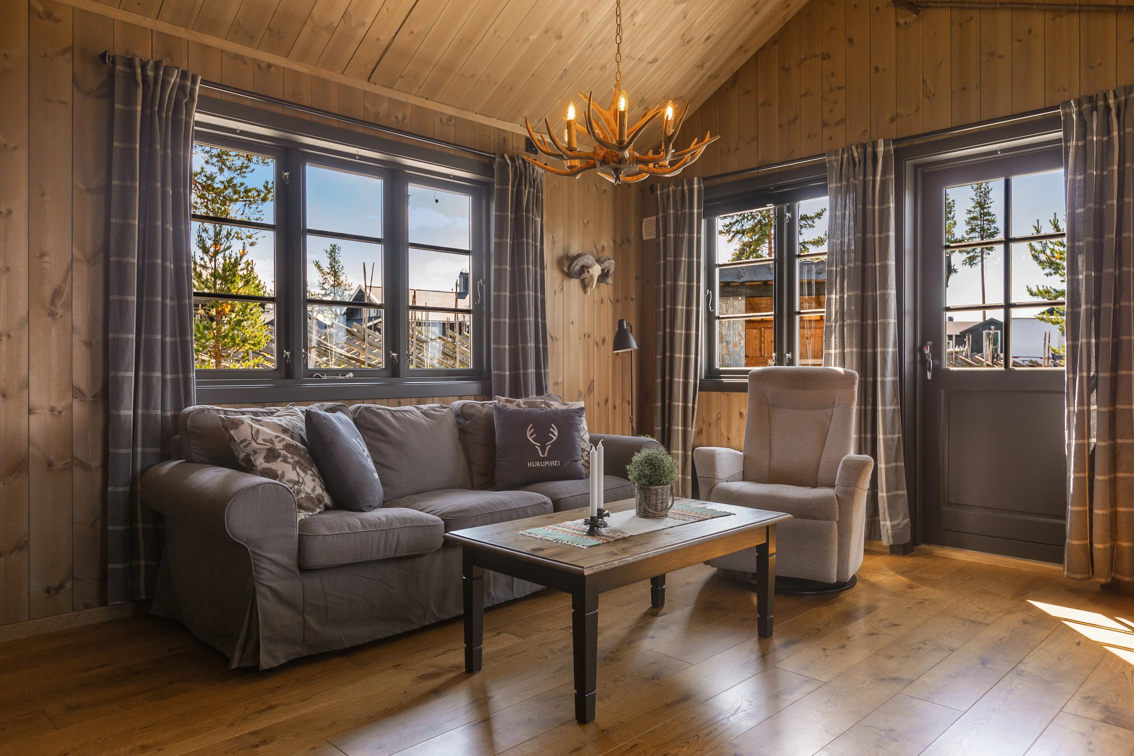 Contemporary 2-Bedroom Cabin with Expansive Terrace in Norway's Tisleidalen - View image 11 of 35