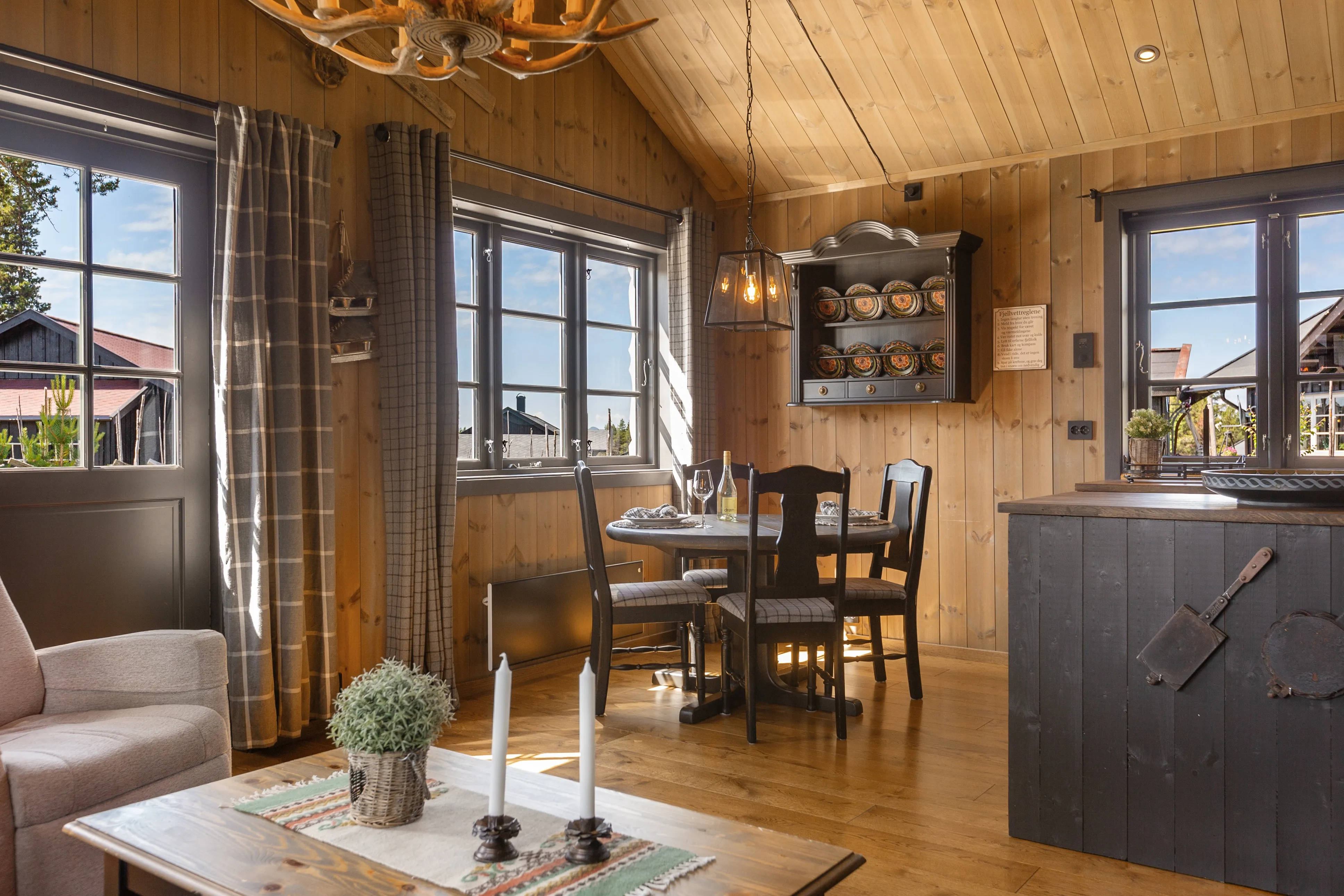 Contemporary 2-Bedroom Cabin with Expansive Terrace in Norway's Tisleidalen - View image 12 of 35