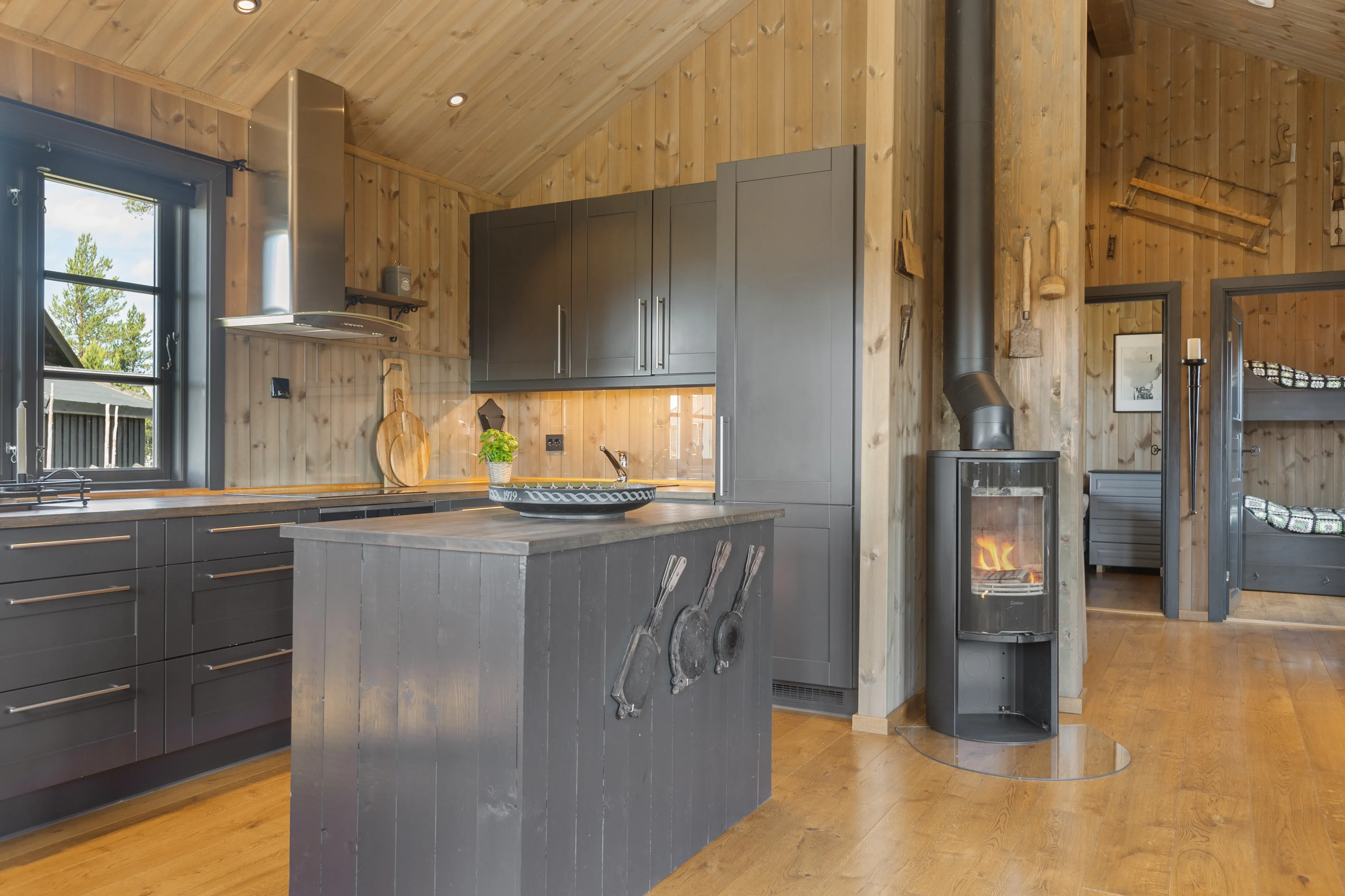 Contemporary 2-Bedroom Cabin with Expansive Terrace in Norway's Tisleidalen - View image 13 of 35