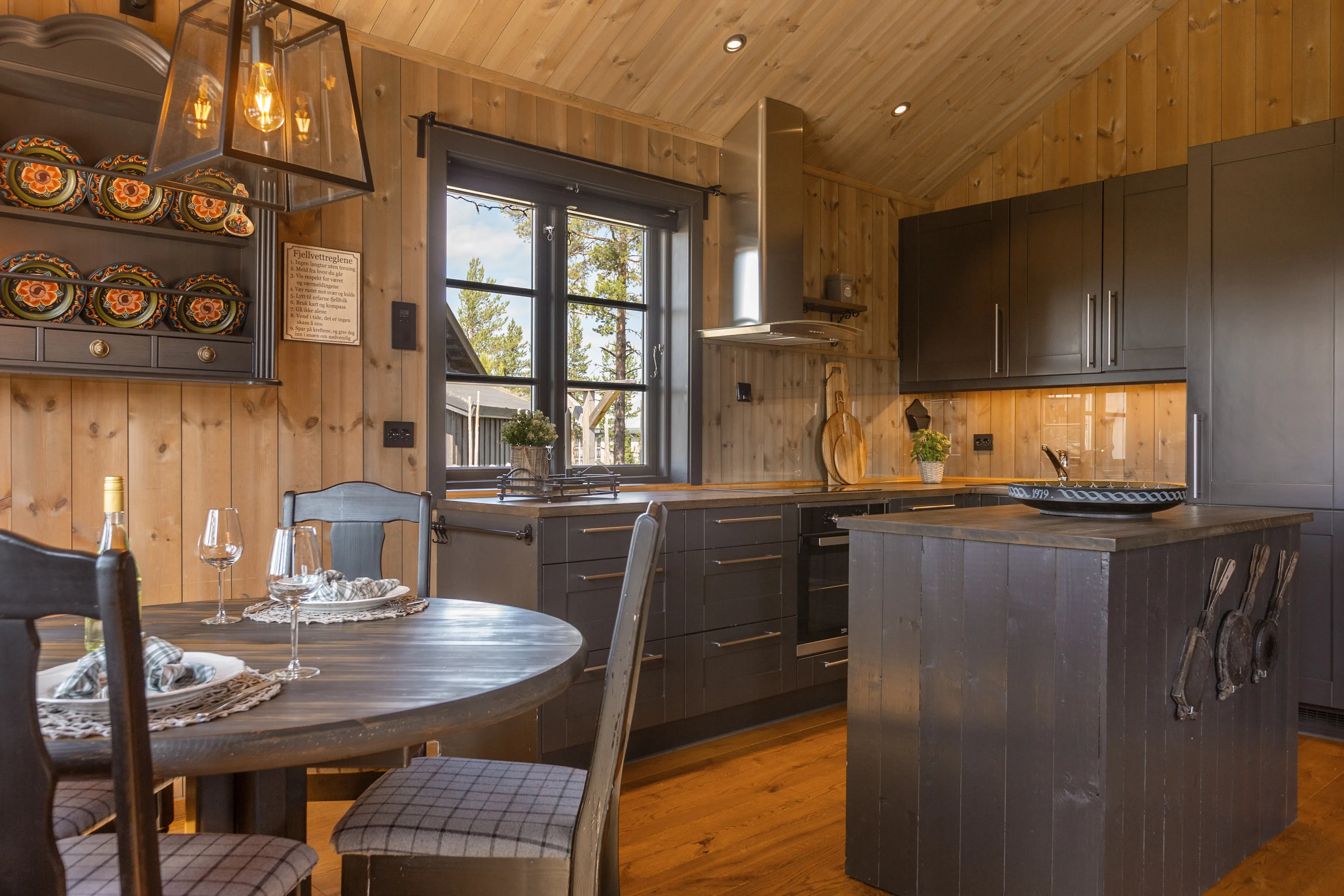 Contemporary 2-Bedroom Cabin with Expansive Terrace in Norway's Tisleidalen - View image 14 of 35