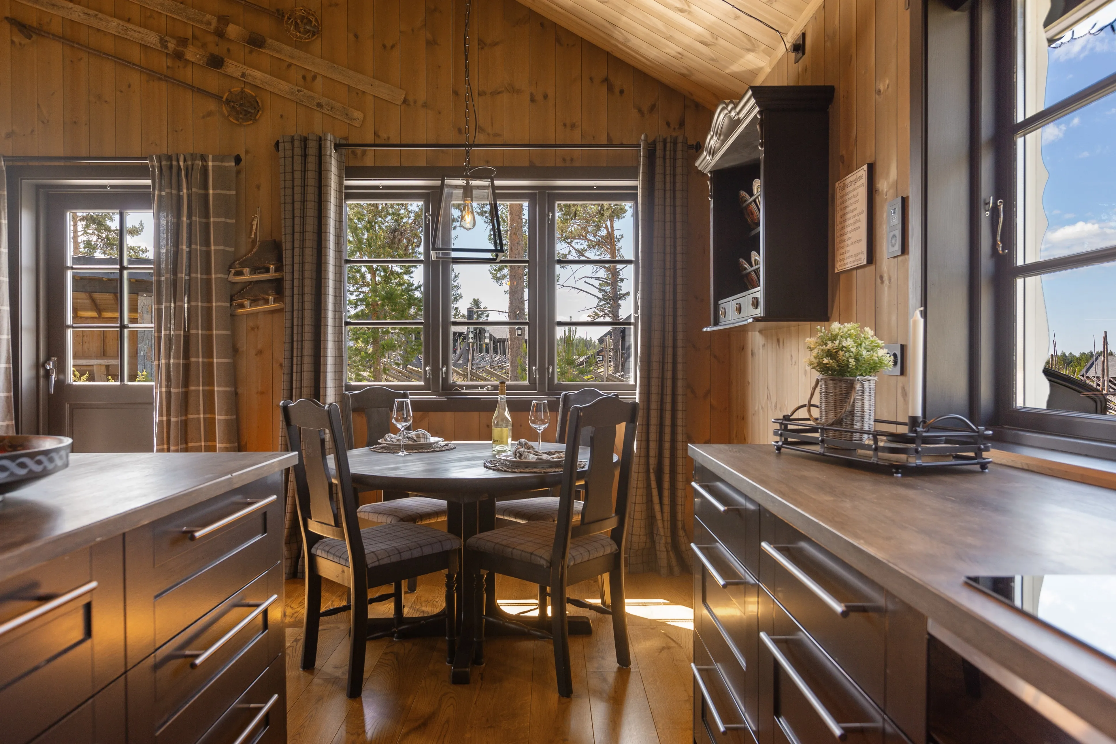 Contemporary 2-Bedroom Cabin with Expansive Terrace in Norway's Tisleidalen - View image 18 of 35