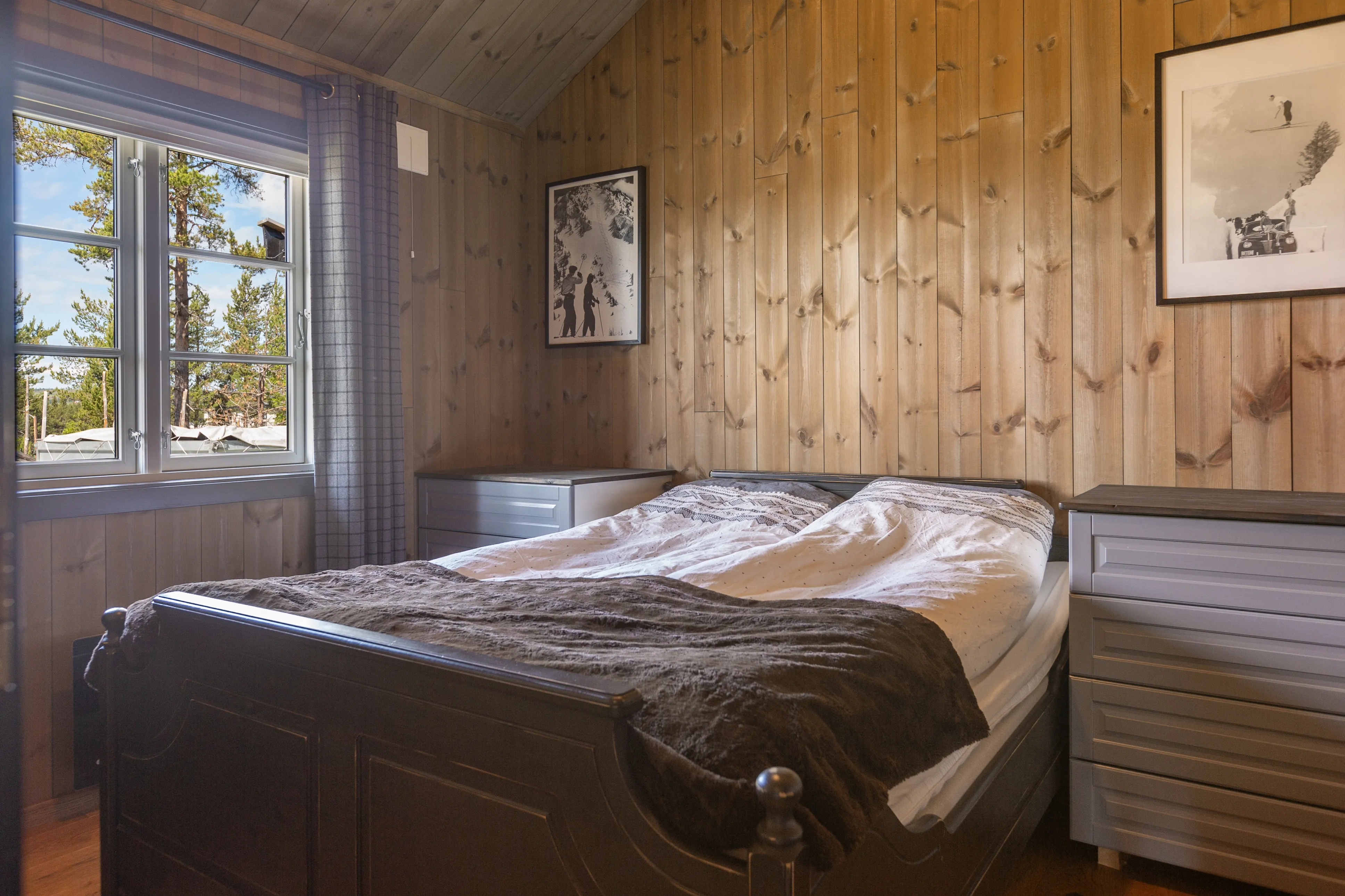 Contemporary 2-Bedroom Cabin with Expansive Terrace in Norway's Tisleidalen - View image 19 of 35