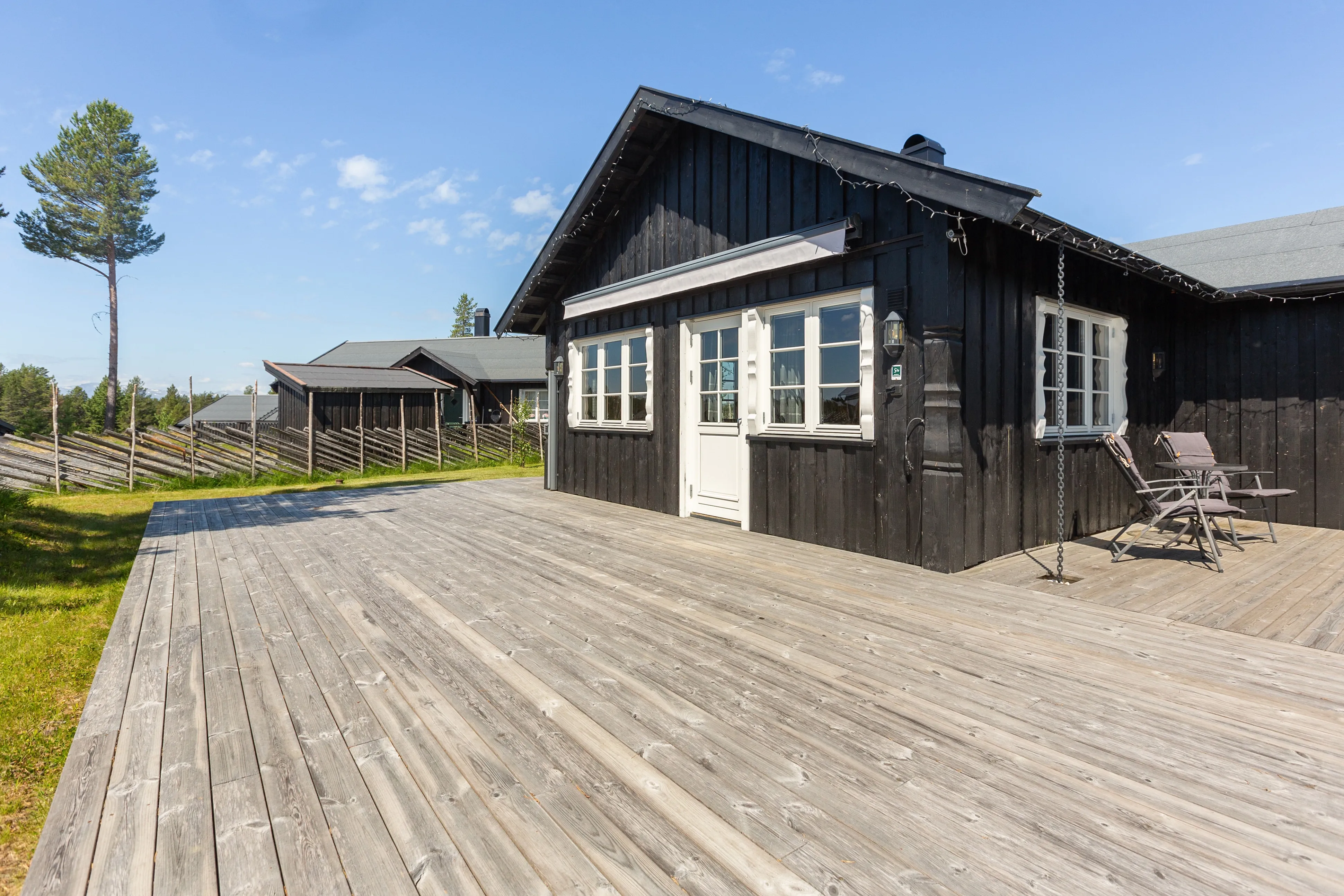Contemporary 2-Bedroom Cabin with Expansive Terrace in Norway's Tisleidalen - View image 27 of 35