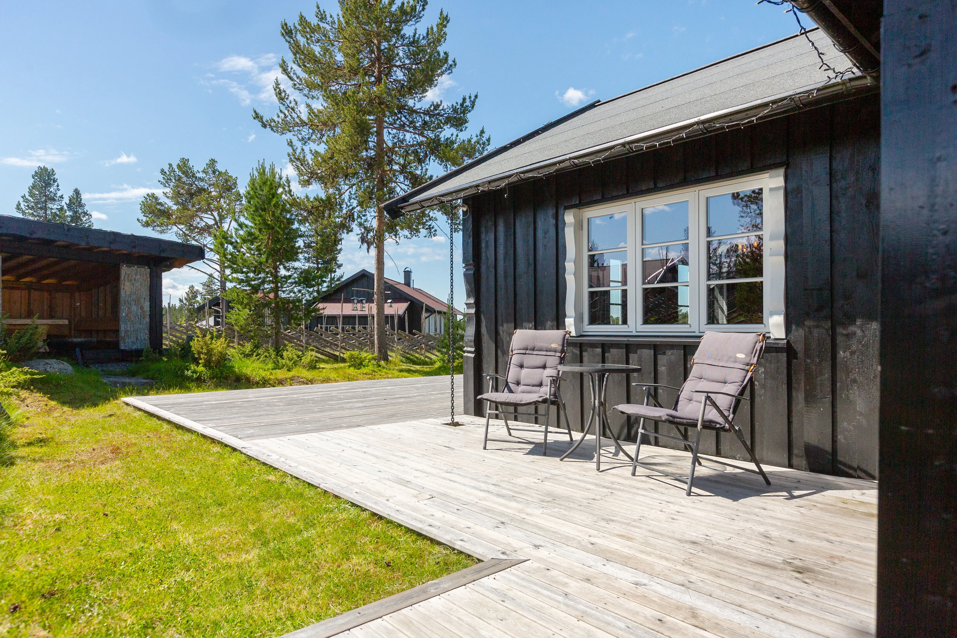 Contemporary 2-Bedroom Cabin with Expansive Terrace in Norway's Tisleidalen - View image 28 of 35