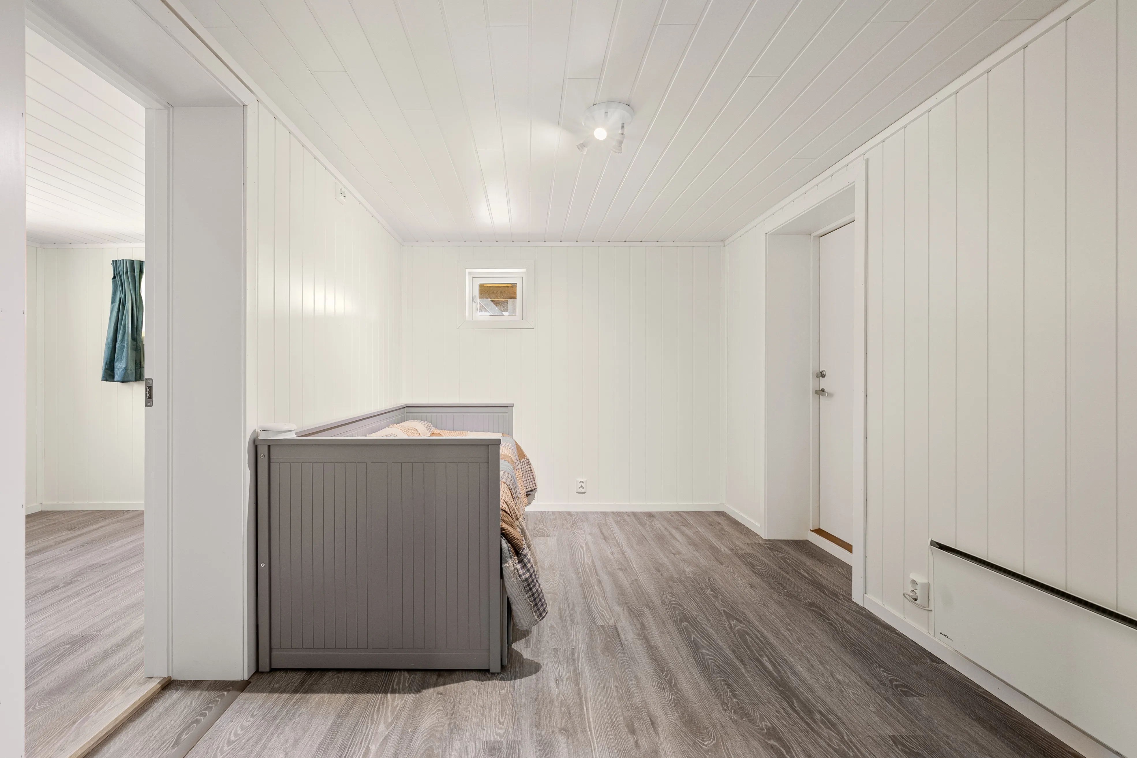 1960s Eidsvåg House with Balcony and Modern Upgrades - View image 24 of 35