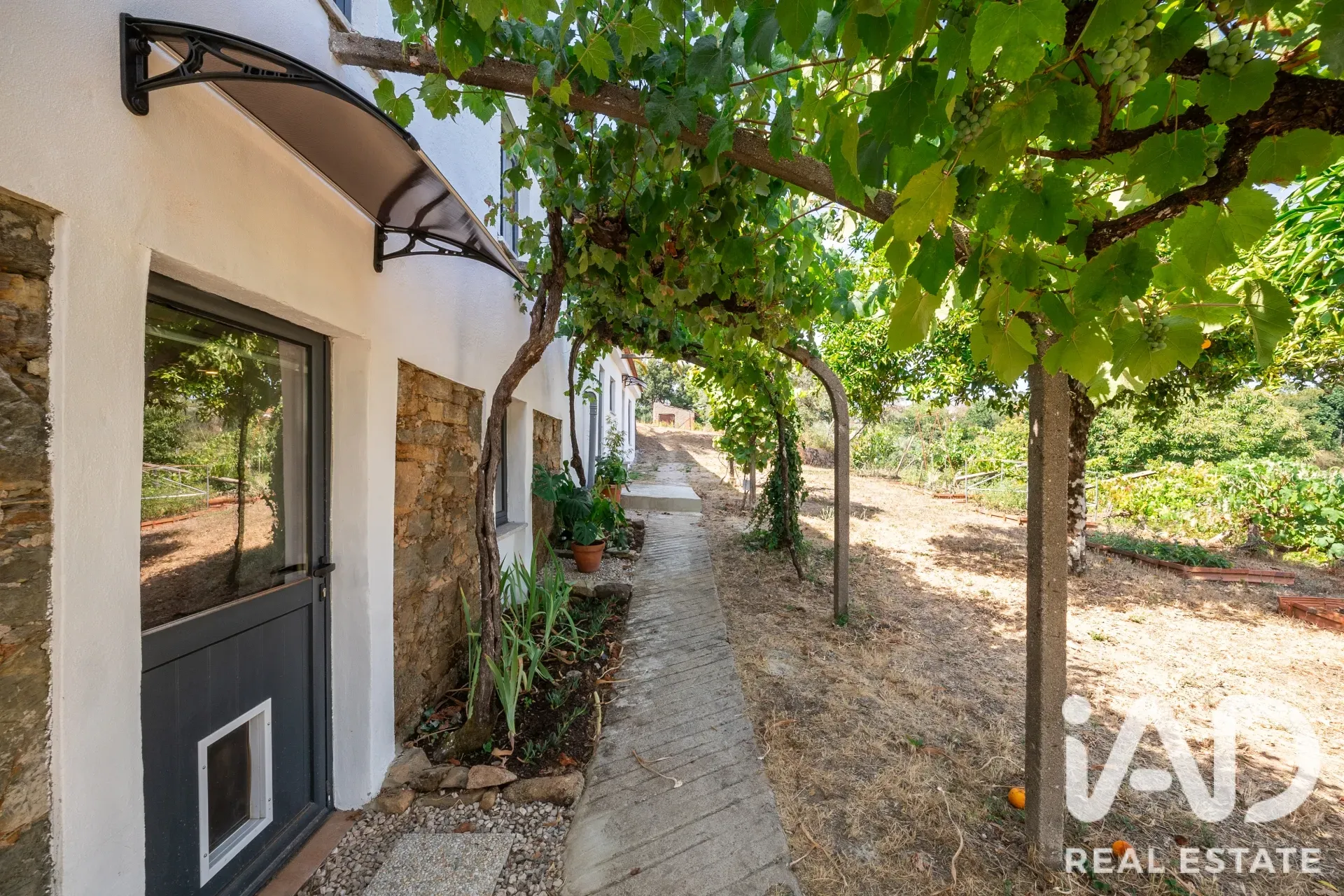 3-Bedroom Furnished Home with Pool and Garden in Scenic Sertã, Portugal - View image 20 of 37