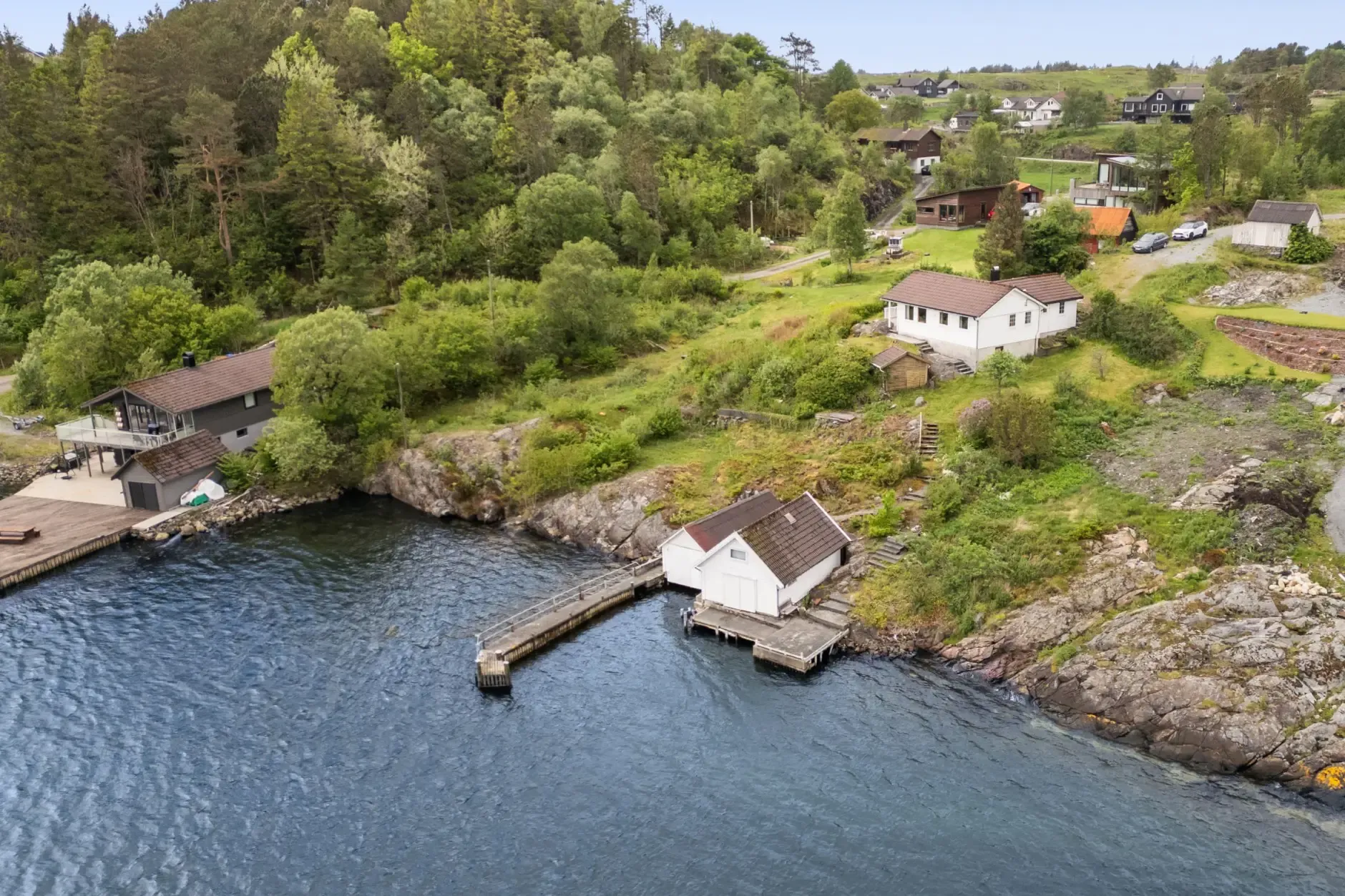 1980s Norwegian Coastal Retreat with Terrace and Private Boat House - Image 2