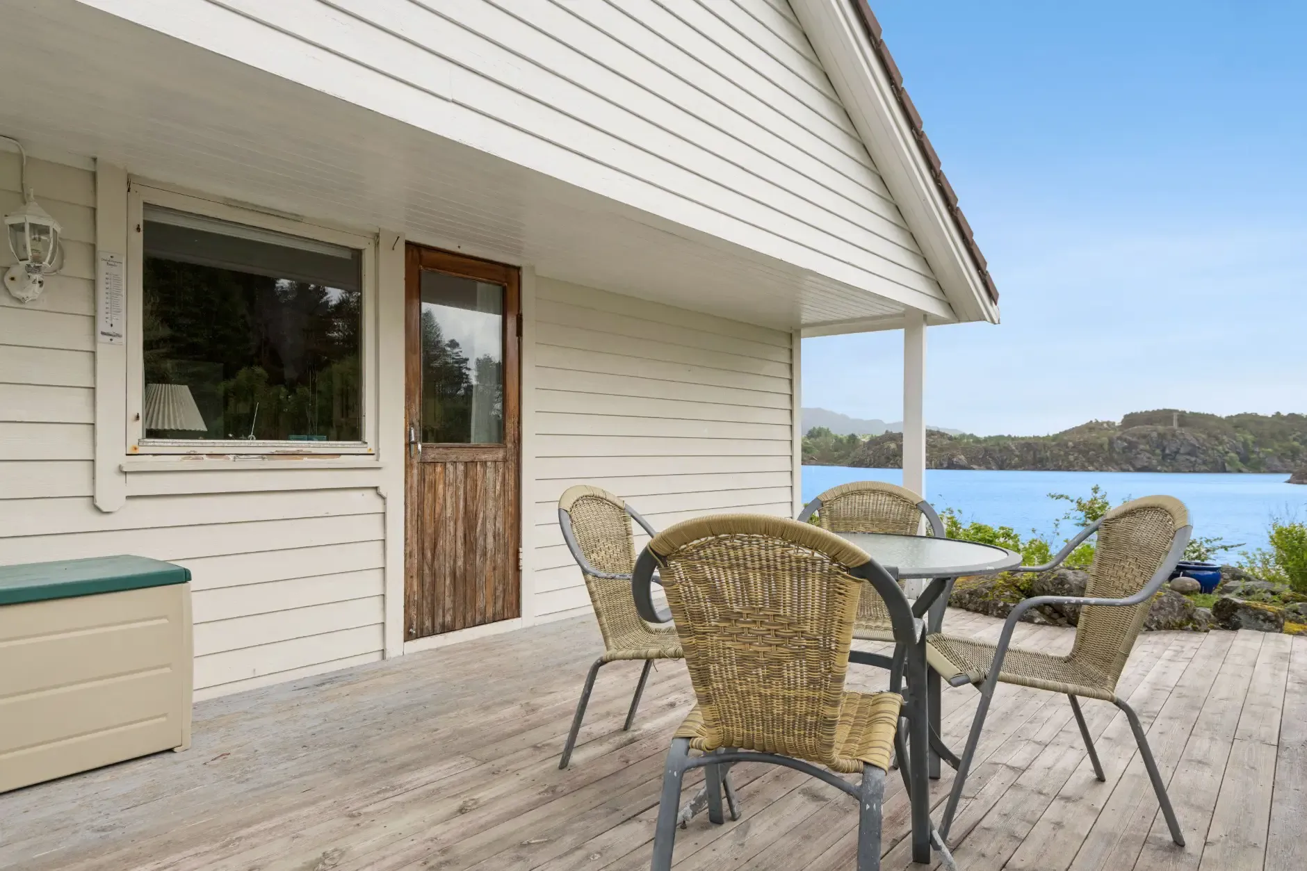 1980s Norwegian Coastal Retreat with Terrace and Private Boat House - View image 9 of 45