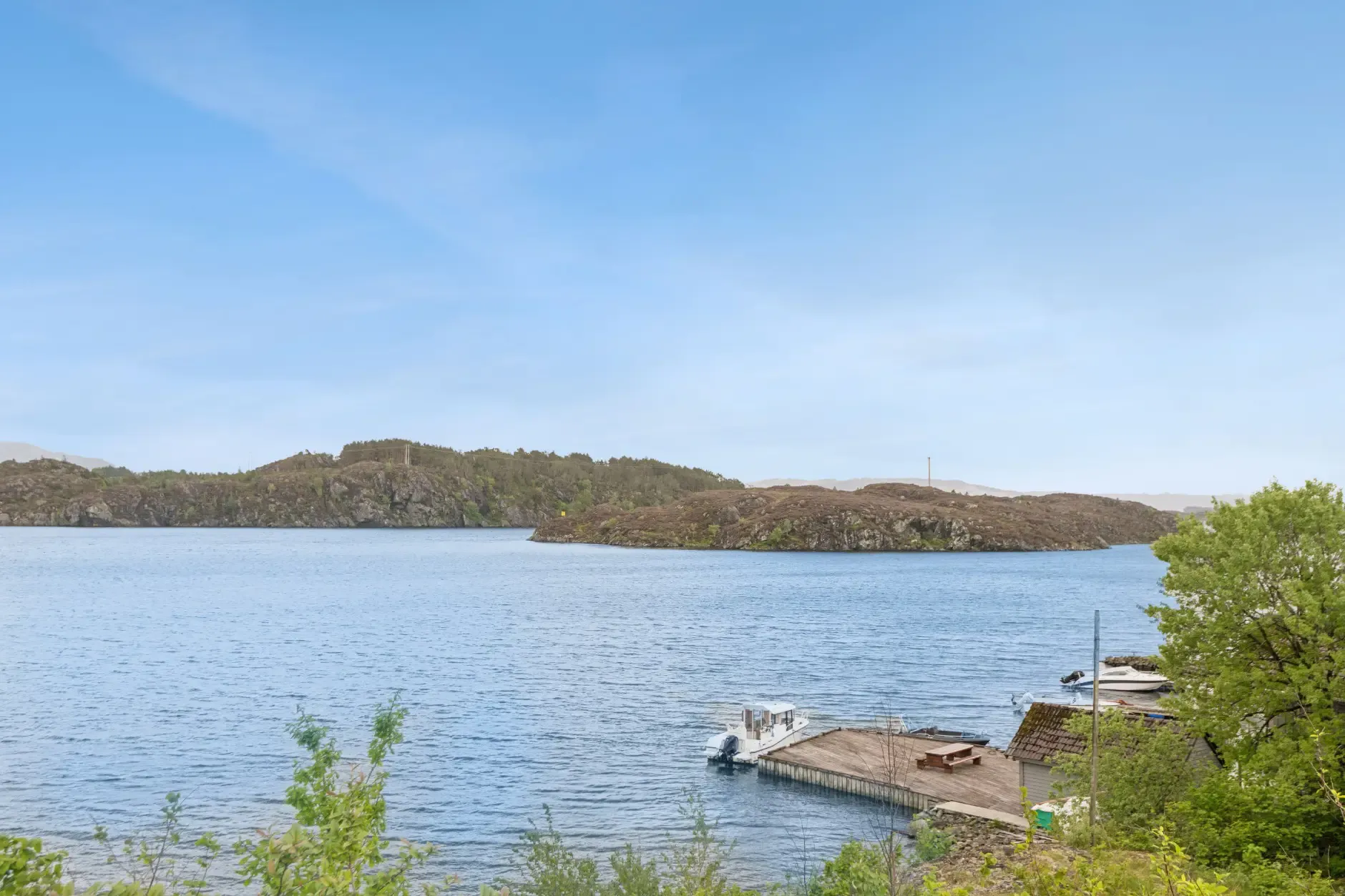 1980s Norwegian Coastal Retreat with Terrace and Private Boat House - View image 11 of 45