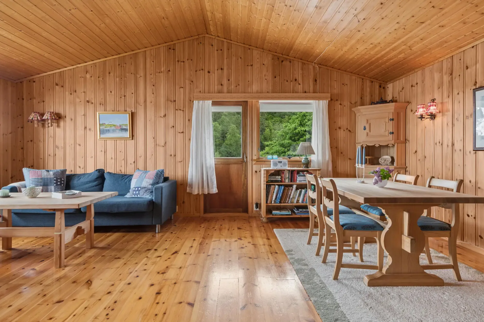 1980s Norwegian Coastal Retreat with Terrace and Private Boat House - View image 12 of 45
