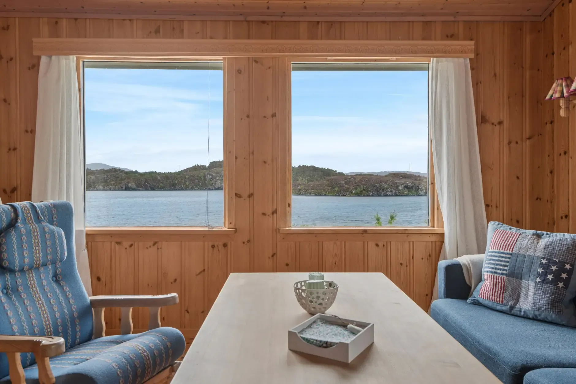 1980s Norwegian Coastal Retreat with Terrace and Private Boat House - View image 14 of 45