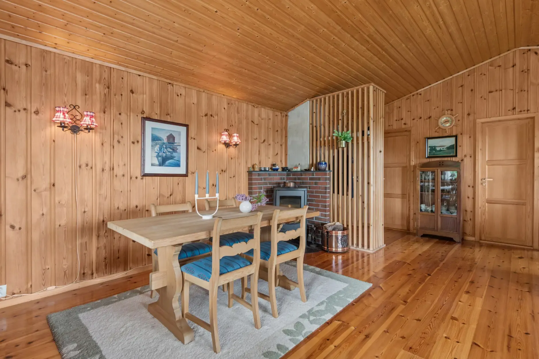 1980s Norwegian Coastal Retreat with Terrace and Private Boat House - View image 18 of 45