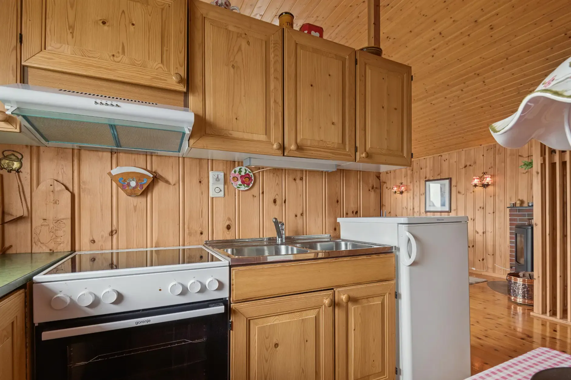 1980s Norwegian Coastal Retreat with Terrace and Private Boat House - View image 19 of 45