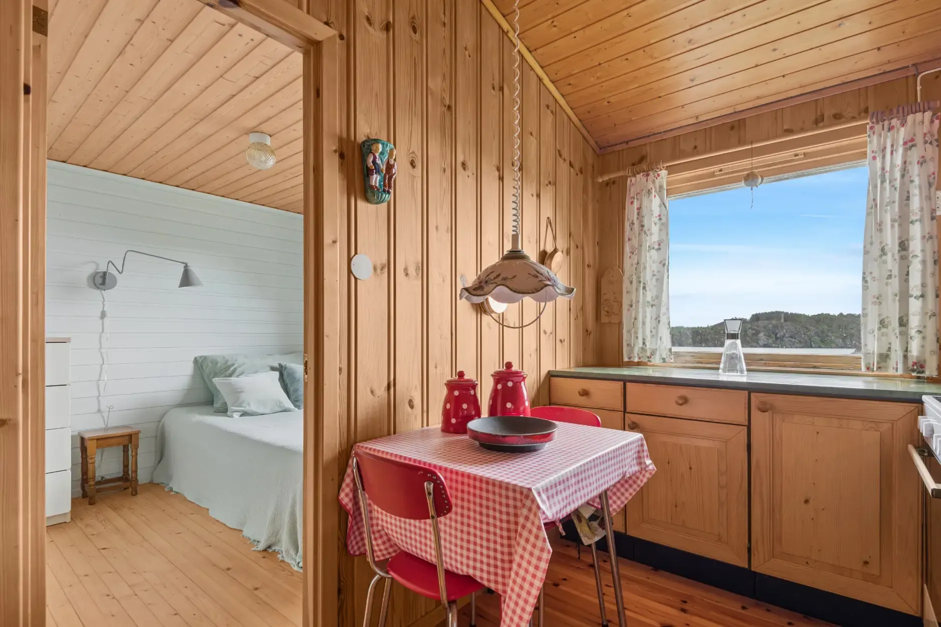 1980s Norwegian Coastal Retreat with Terrace and Private Boat House - View image 21 of 45