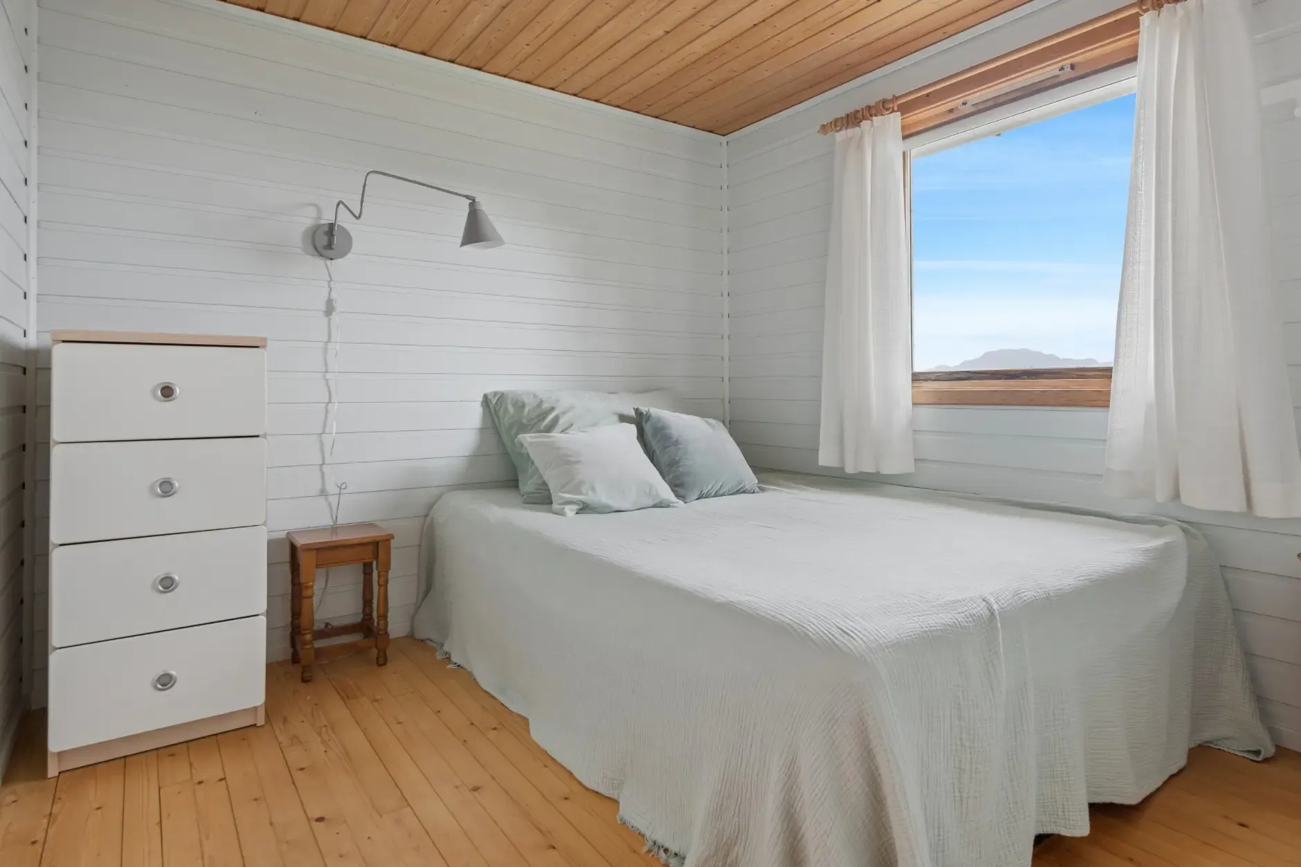 1980s Norwegian Coastal Retreat with Terrace and Private Boat House - View image 22 of 45