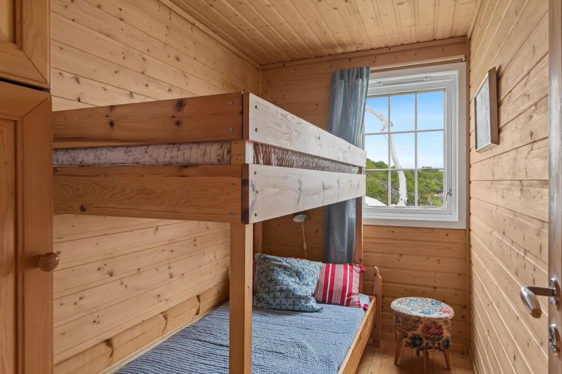 1980s Norwegian Coastal Retreat with Terrace and Private Boat House - View image 26 of 45