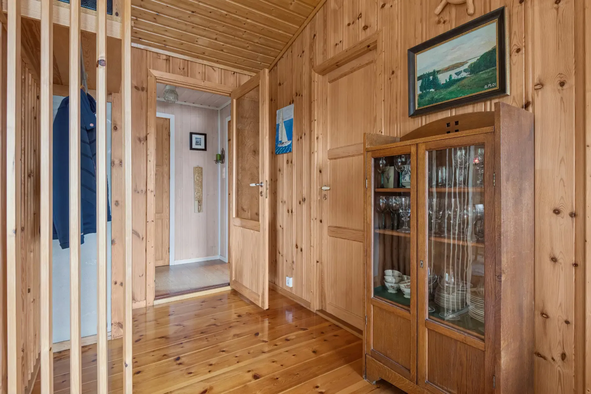 1980s Norwegian Coastal Retreat with Terrace and Private Boat House - View image 31 of 45