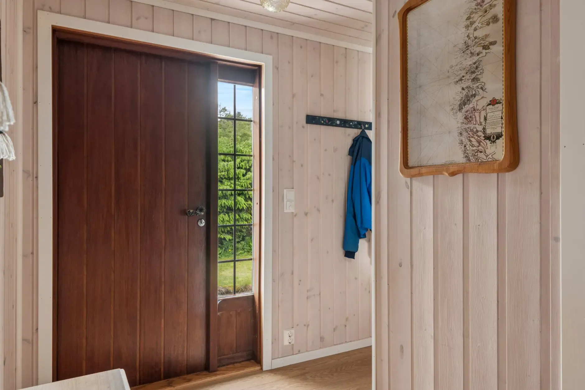 1980s Norwegian Coastal Retreat with Terrace and Private Boat House - View image 33 of 45