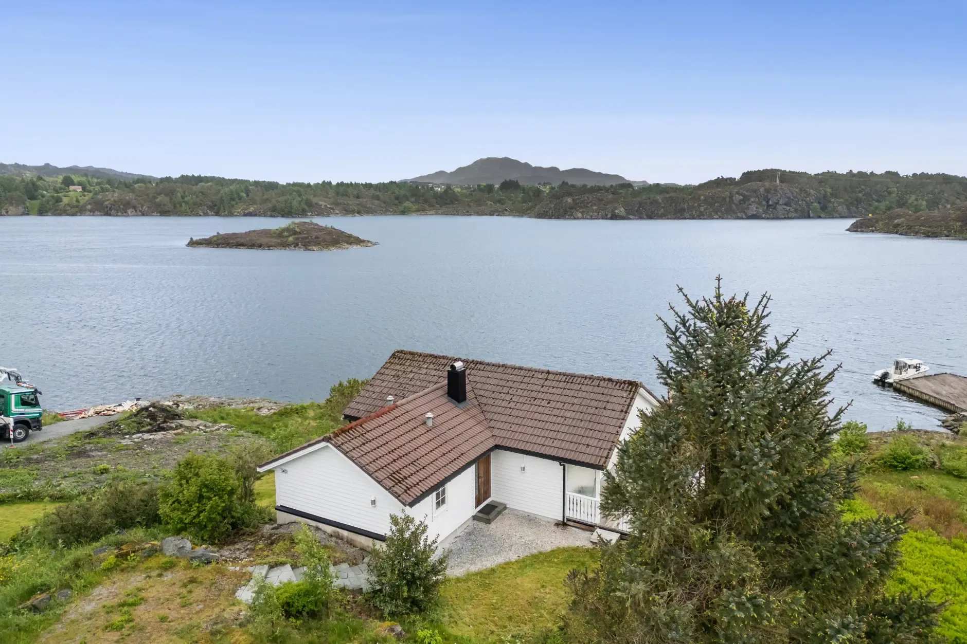 1980s Norwegian Coastal Retreat with Terrace and Private Boat House - View image 36 of 45
