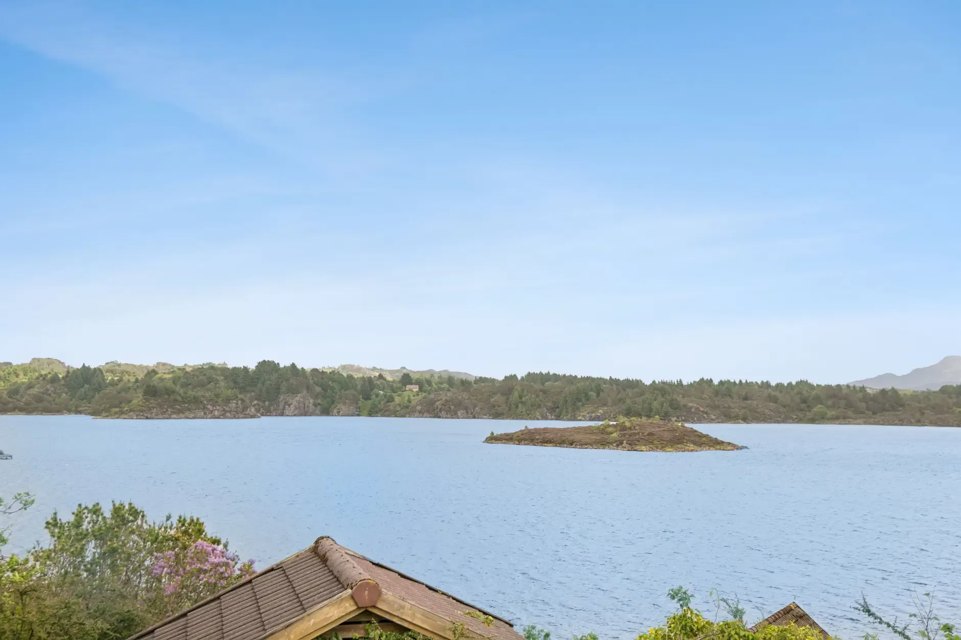 1980s Norwegian Coastal Retreat with Terrace and Private Boat House - View image 37 of 45