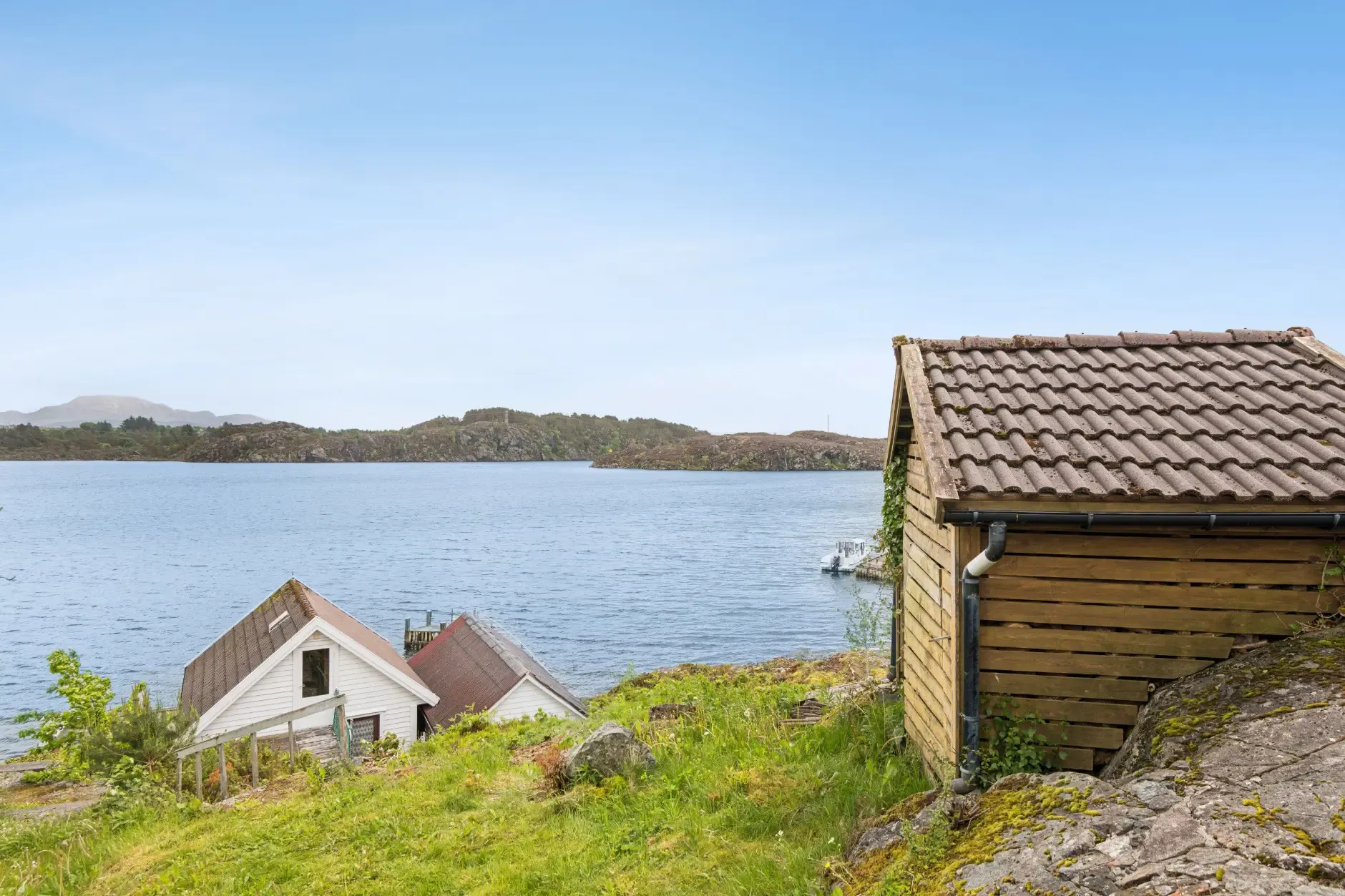 1980s Norwegian Coastal Retreat with Terrace and Private Boat House - View image 38 of 45
