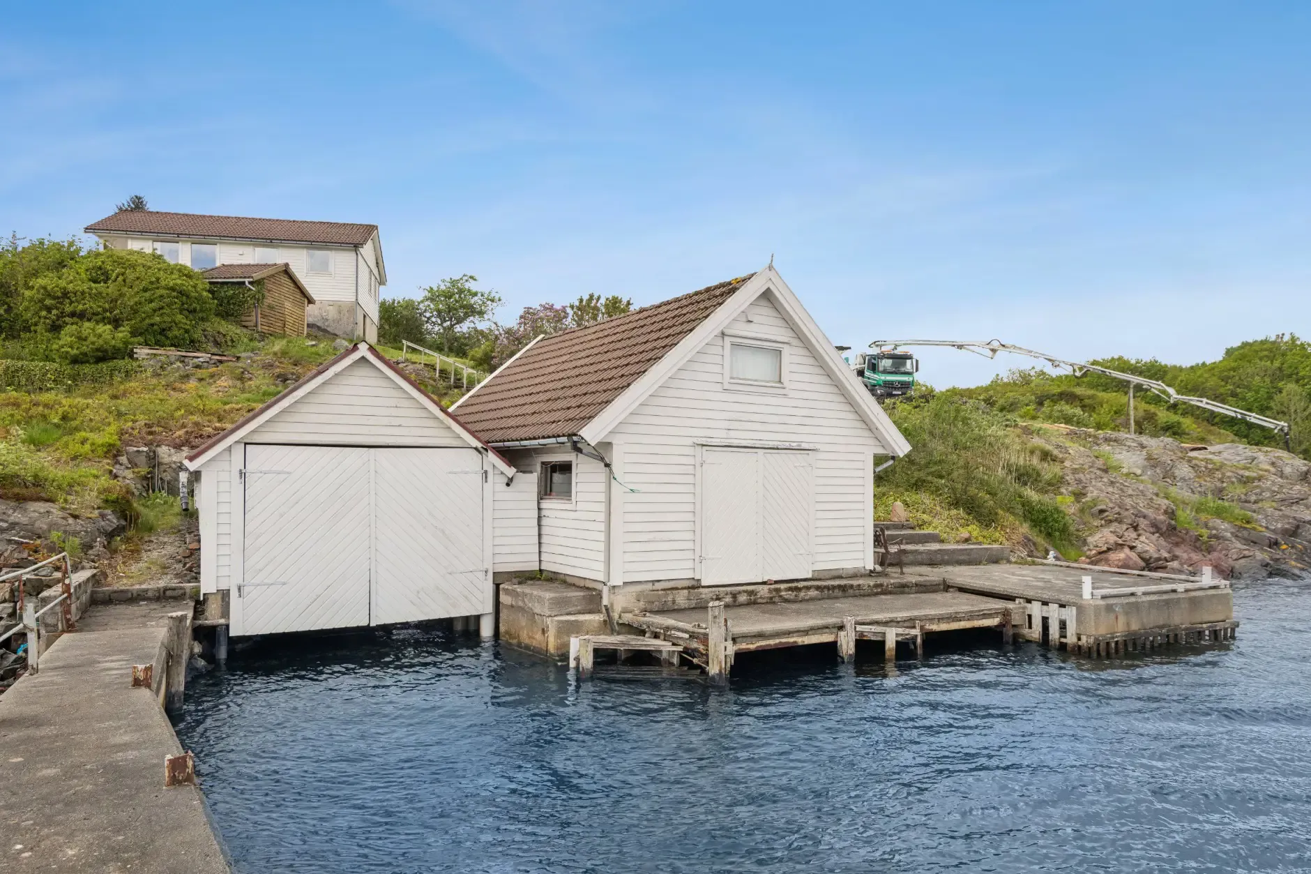 1980s Norwegian Coastal Retreat with Terrace and Private Boat House - View image 39 of 45