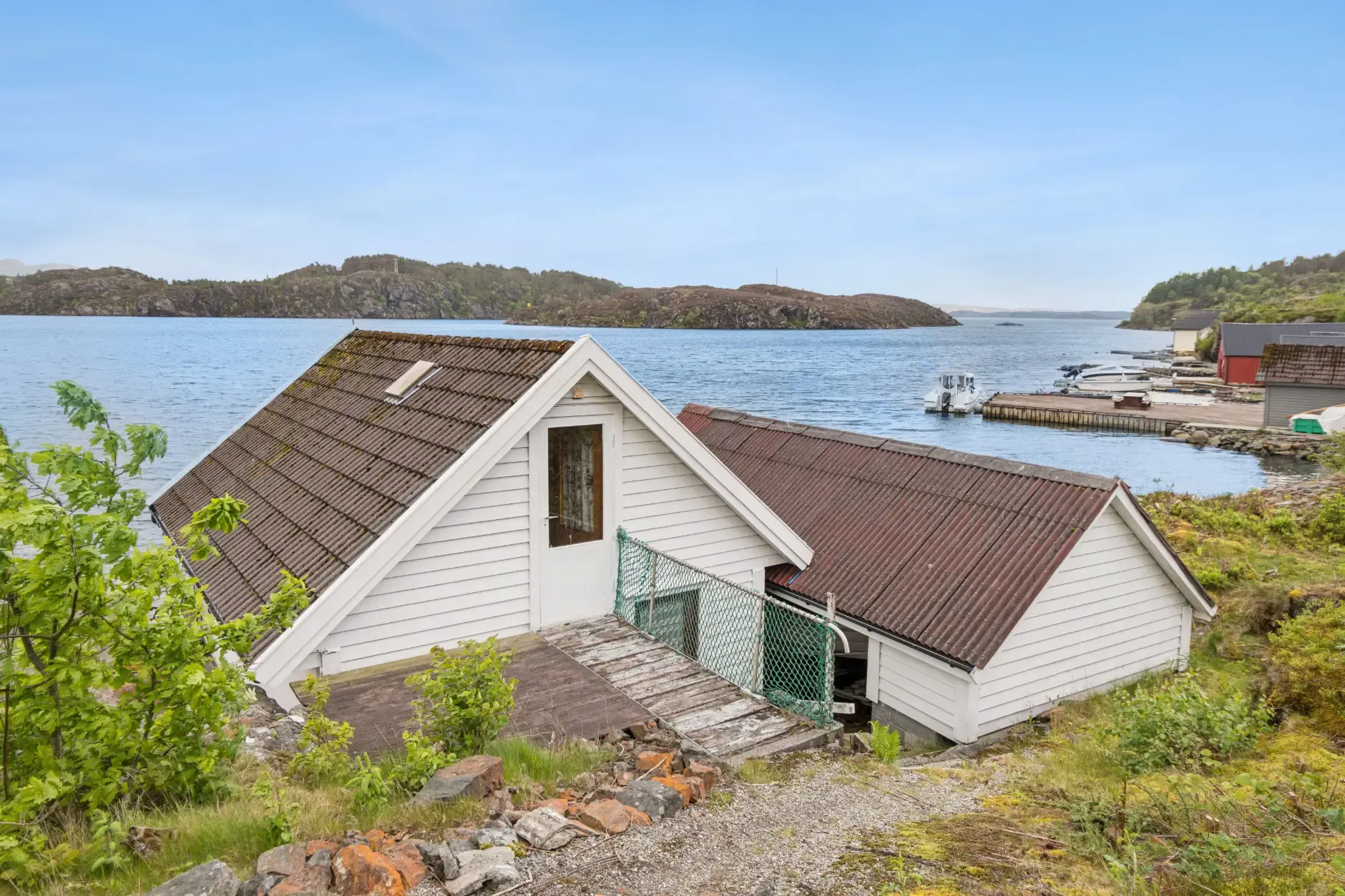 1980s Norwegian Coastal Retreat with Terrace and Private Boat House - View image 40 of 45