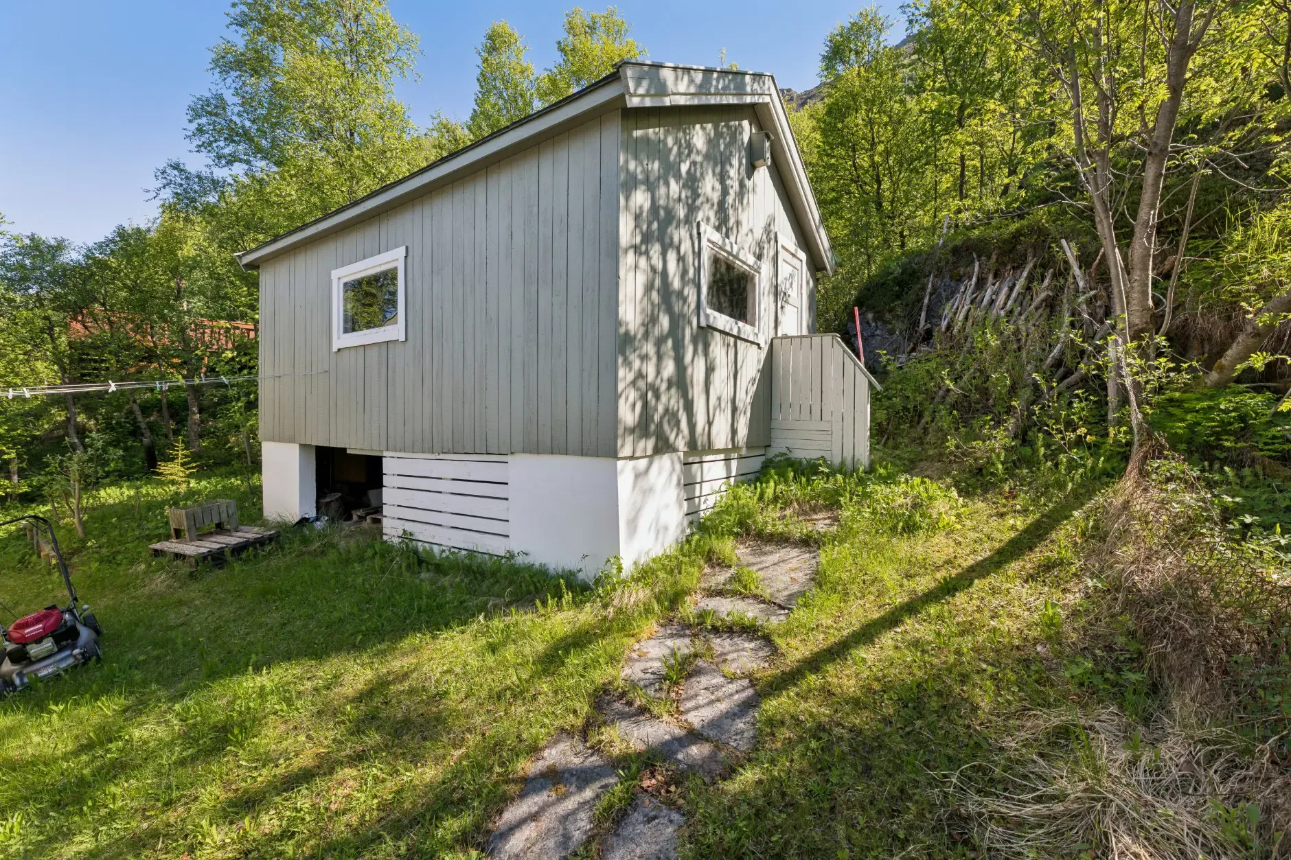 1960s 4-Bedroom House with Fjord Views in Øksfjord, Norway - Image 1