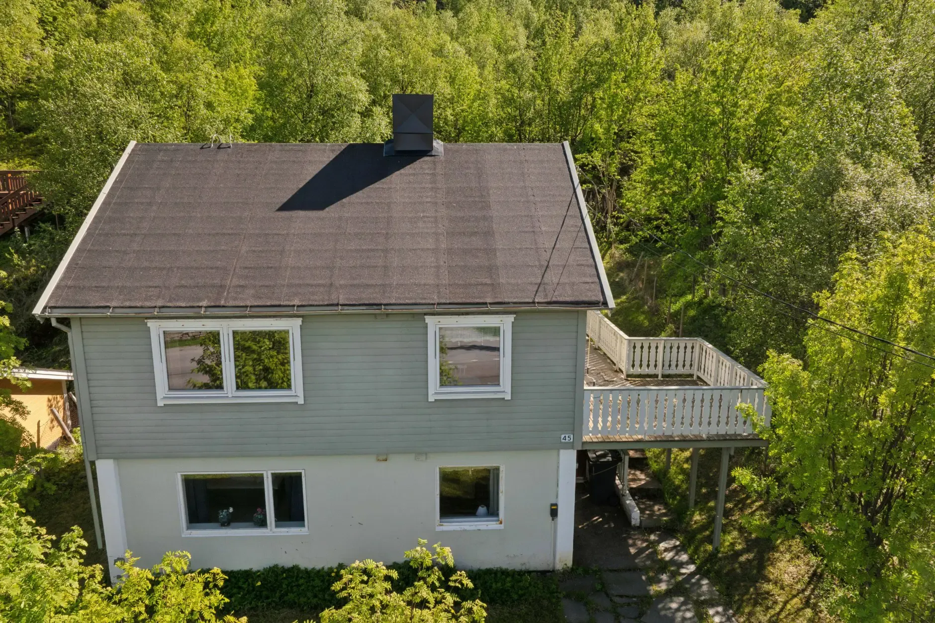 1960s 4-Bedroom House with Fjord Views in Øksfjord, Norway - Image 2