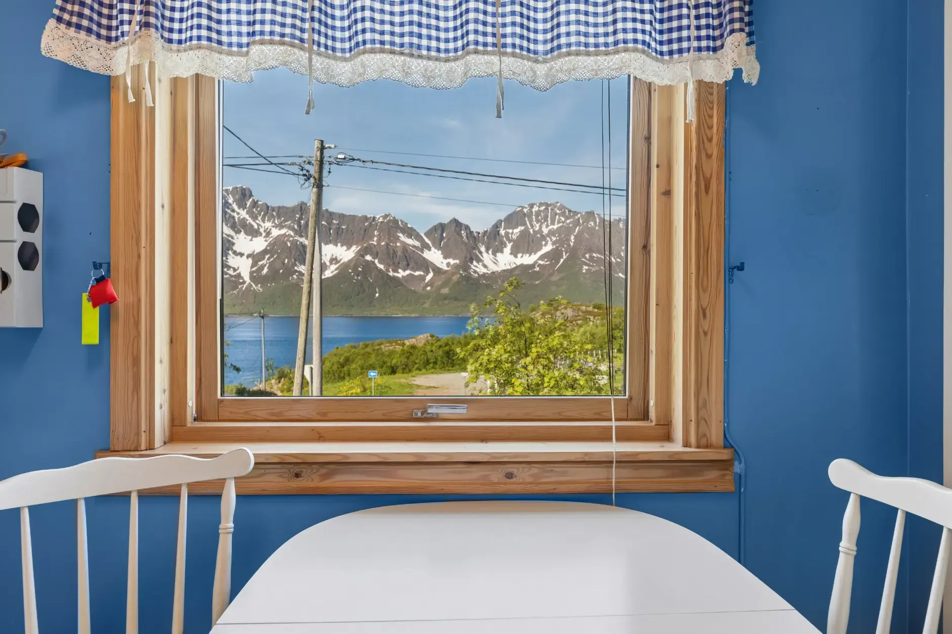1960s 4-Bedroom House with Fjord Views in Øksfjord, Norway - View image 9 of 25