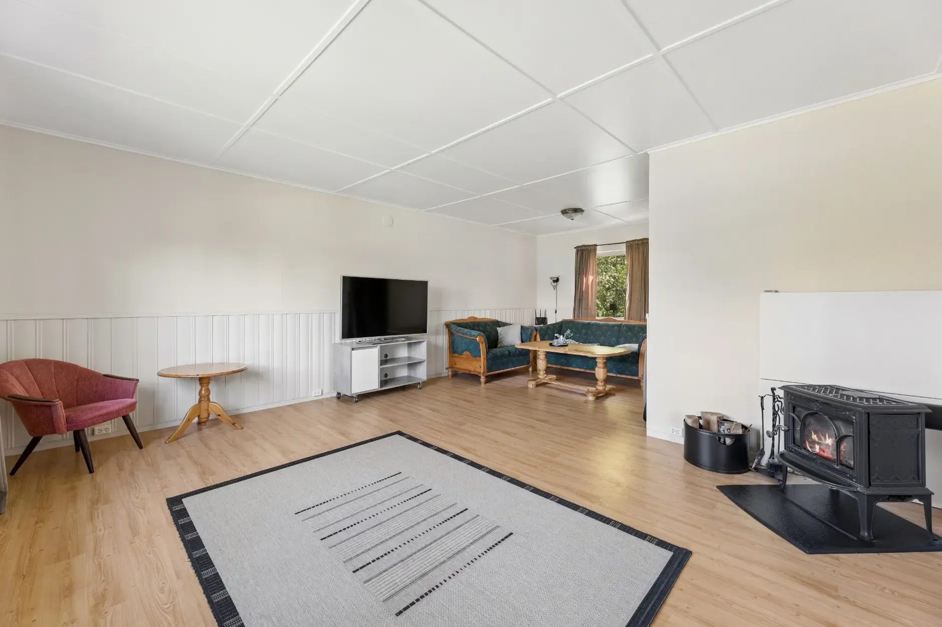 1960s 4-Bedroom House with Fjord Views in Øksfjord, Norway - View image 12 of 25