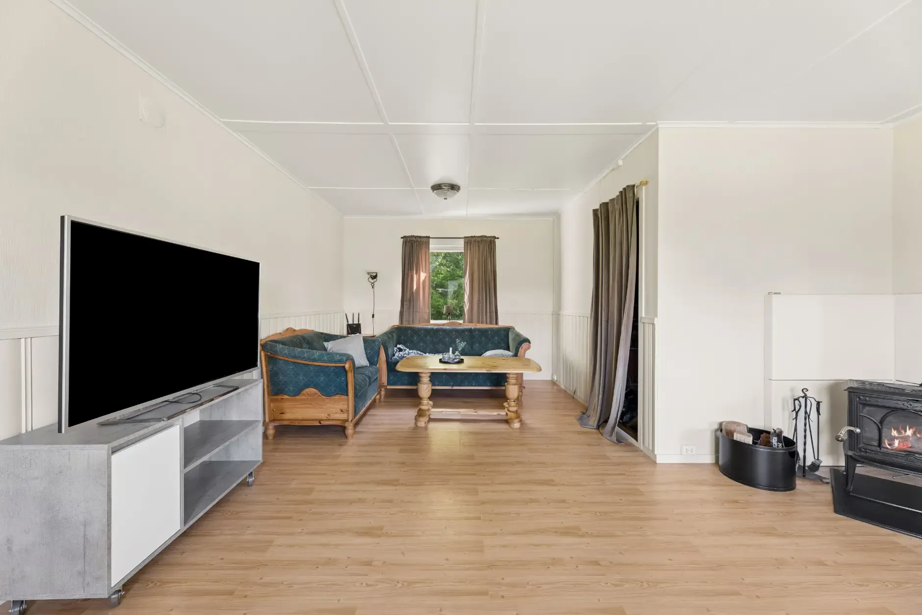 1960s 4-Bedroom House with Fjord Views in Øksfjord, Norway - View image 13 of 25