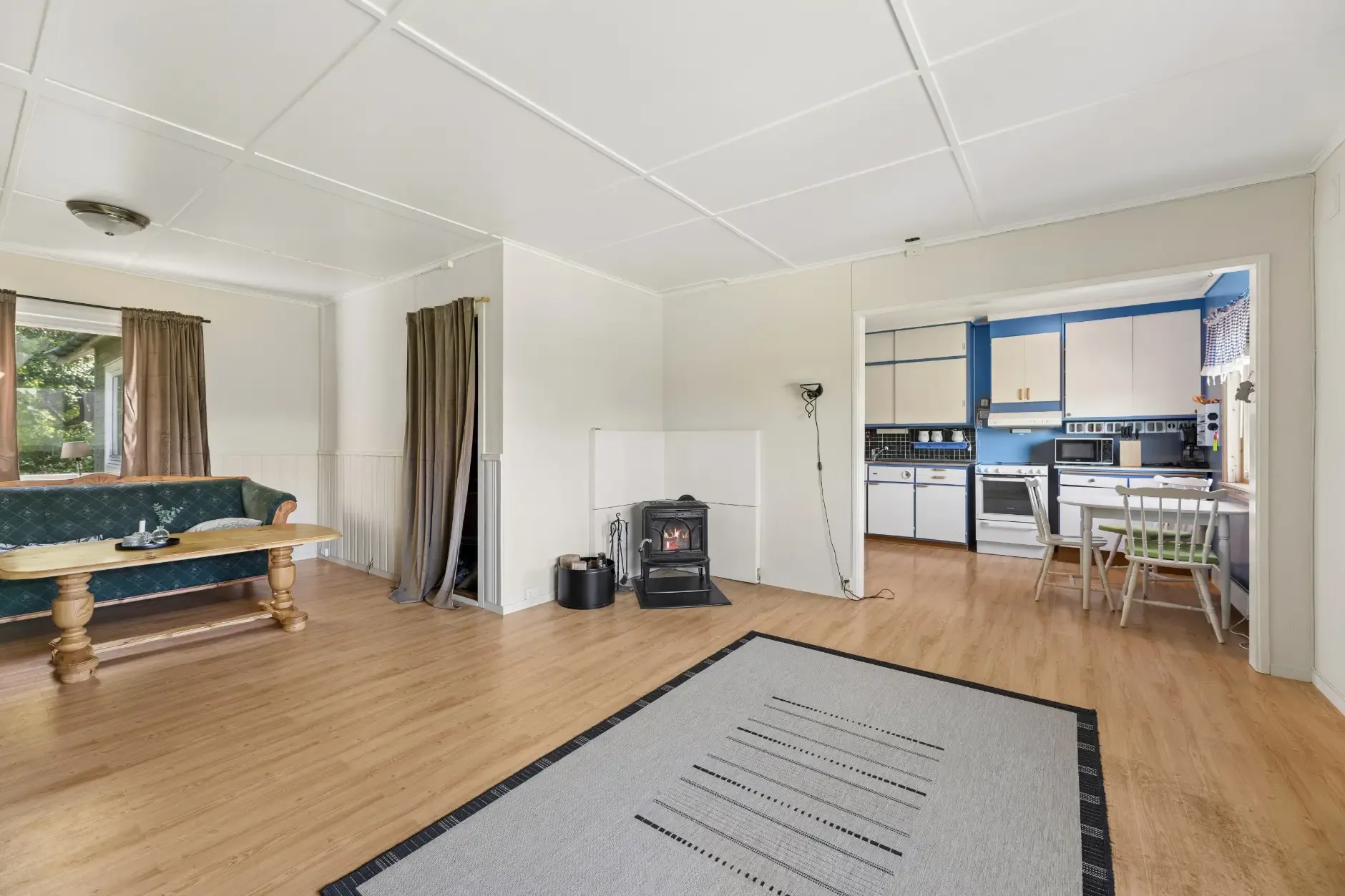 1960s 4-Bedroom House with Fjord Views in Øksfjord, Norway - View image 15 of 25