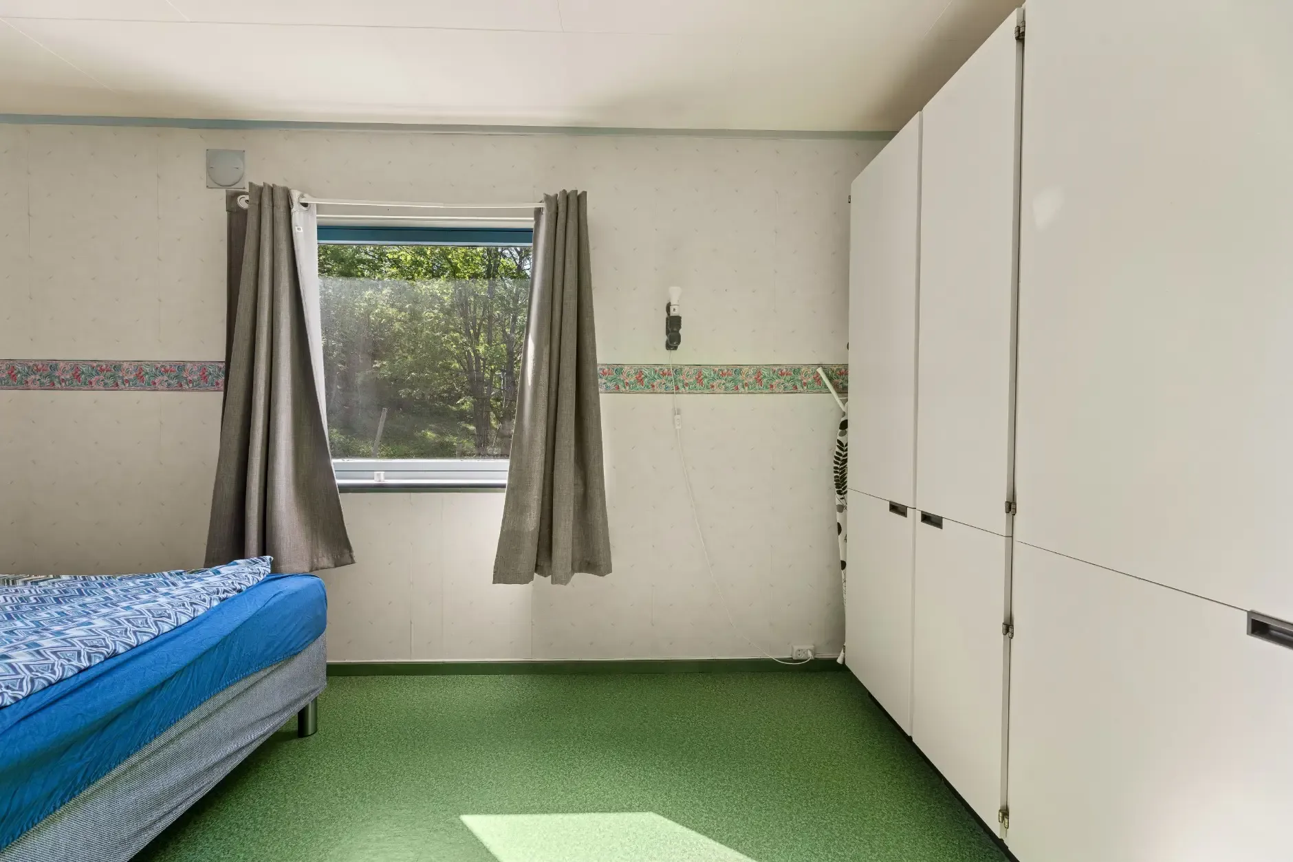 1960s 4-Bedroom House with Fjord Views in Øksfjord, Norway - View image 17 of 25