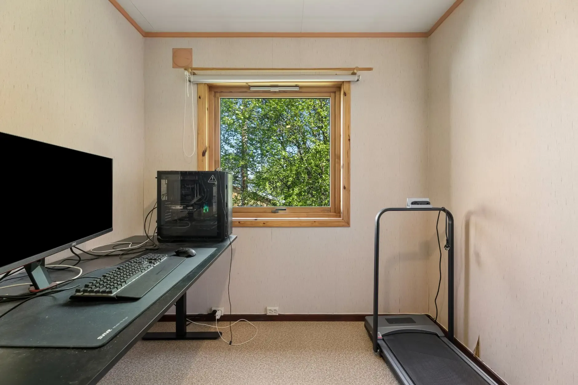 1960s 4-Bedroom House with Fjord Views in Øksfjord, Norway - View image 22 of 25