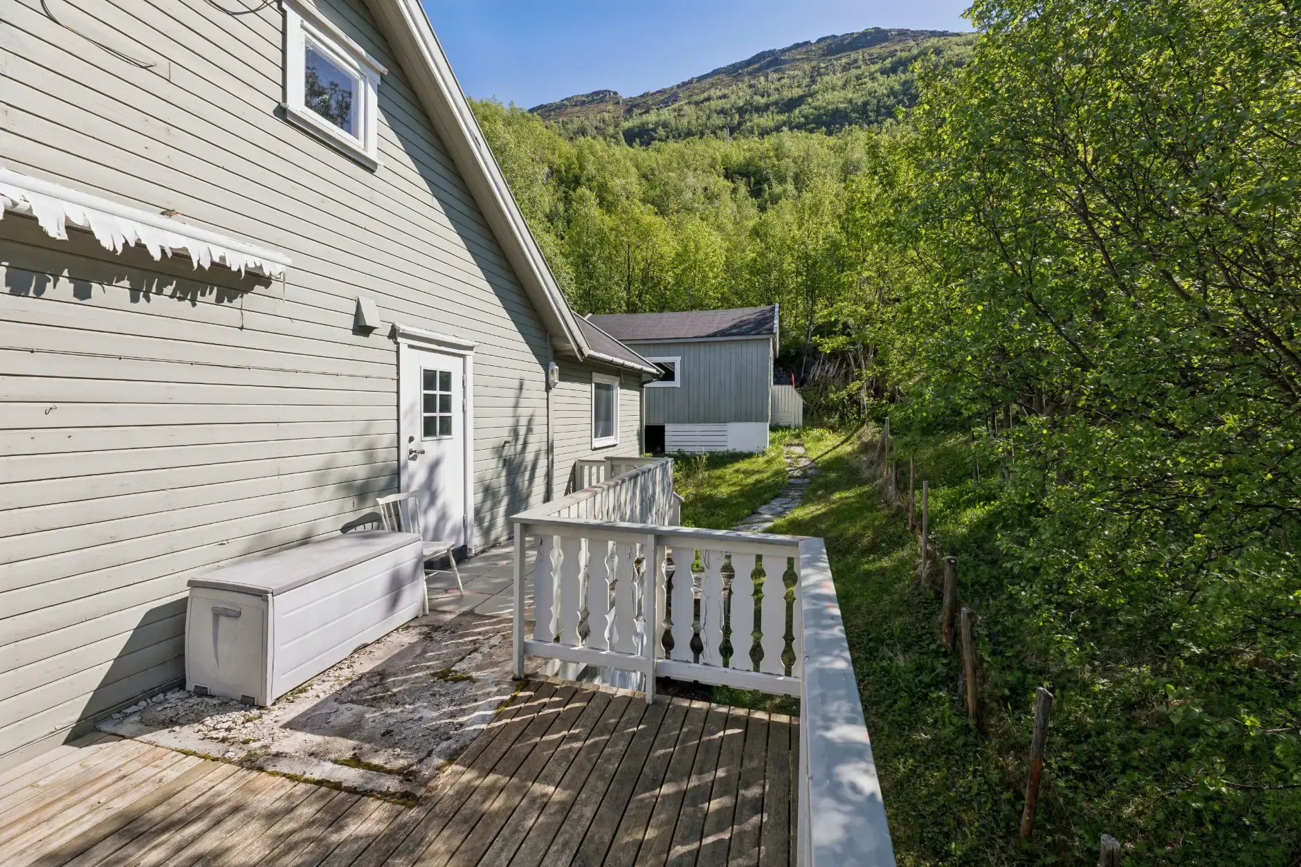 1960s 4-Bedroom House with Fjord Views in Øksfjord, Norway - View image 24 of 25